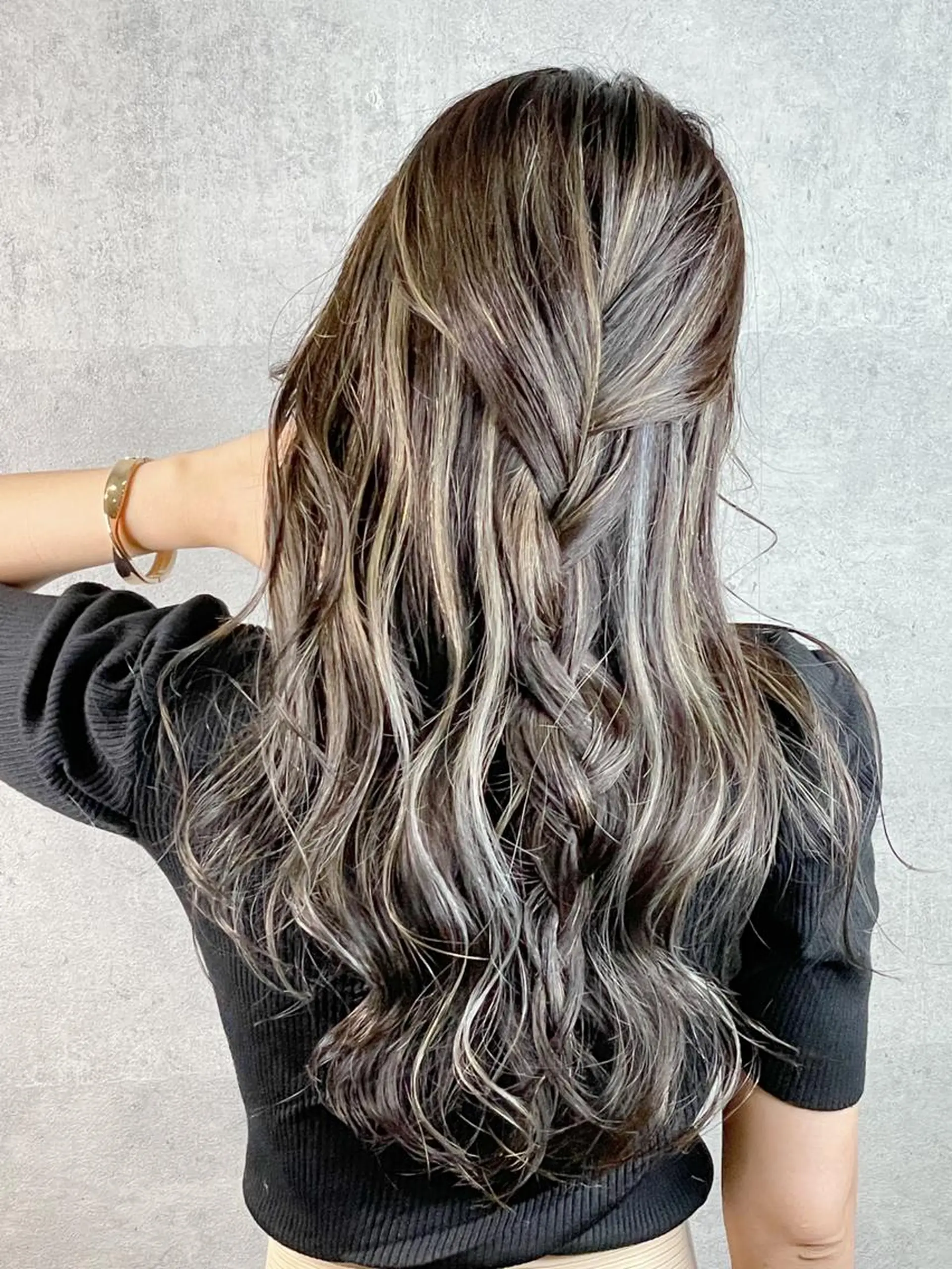 セミロング 外国人風カラー ハイライト 髪質改善 似合わせカット トリートメント カット ヘアカラー _WHITE+ 南海難波店のヘアスタイル