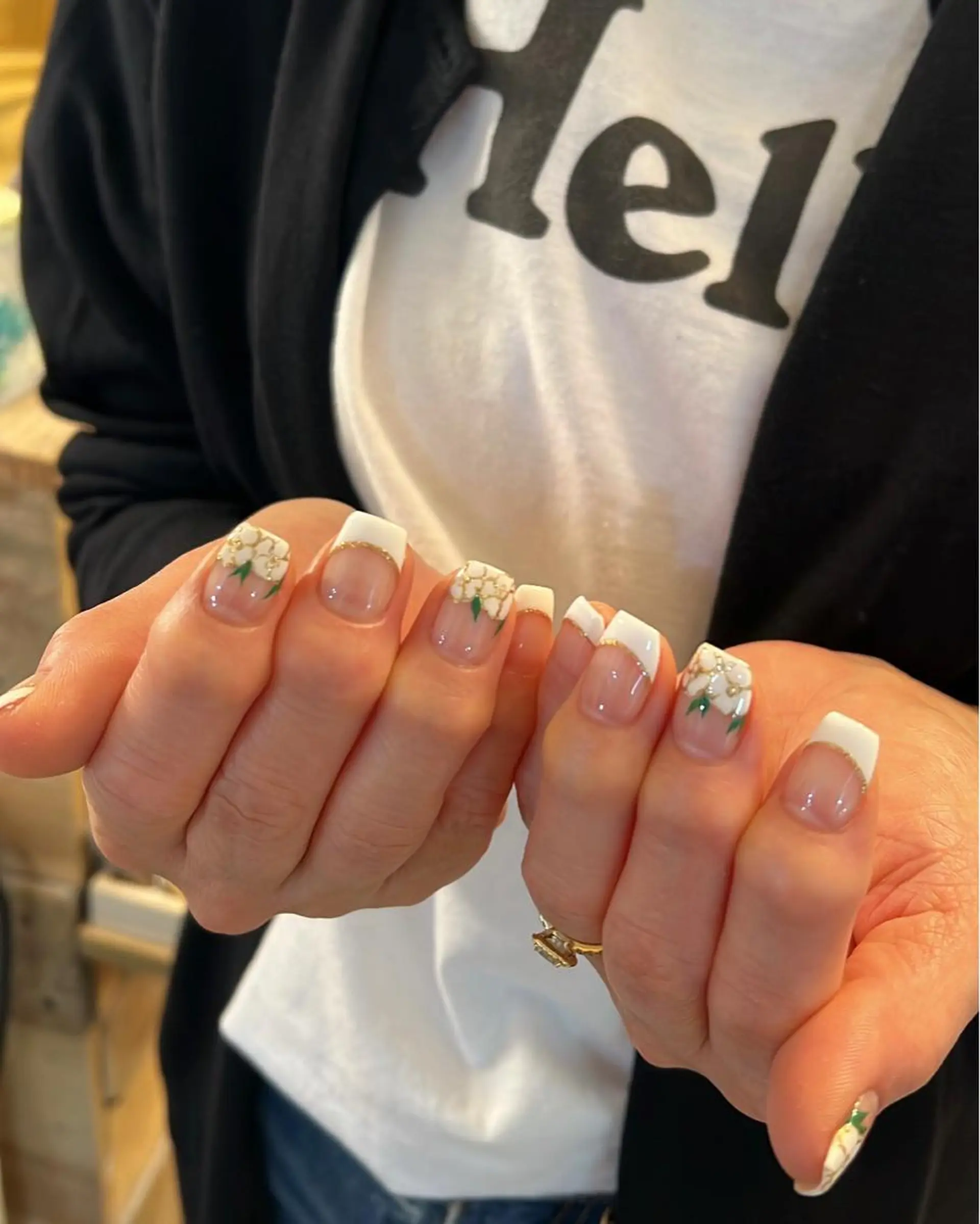 ネイル ハンドネイル フットネイル ハンドケア Nes.Nail所属・Miyagi Asamiのネイルデザイン