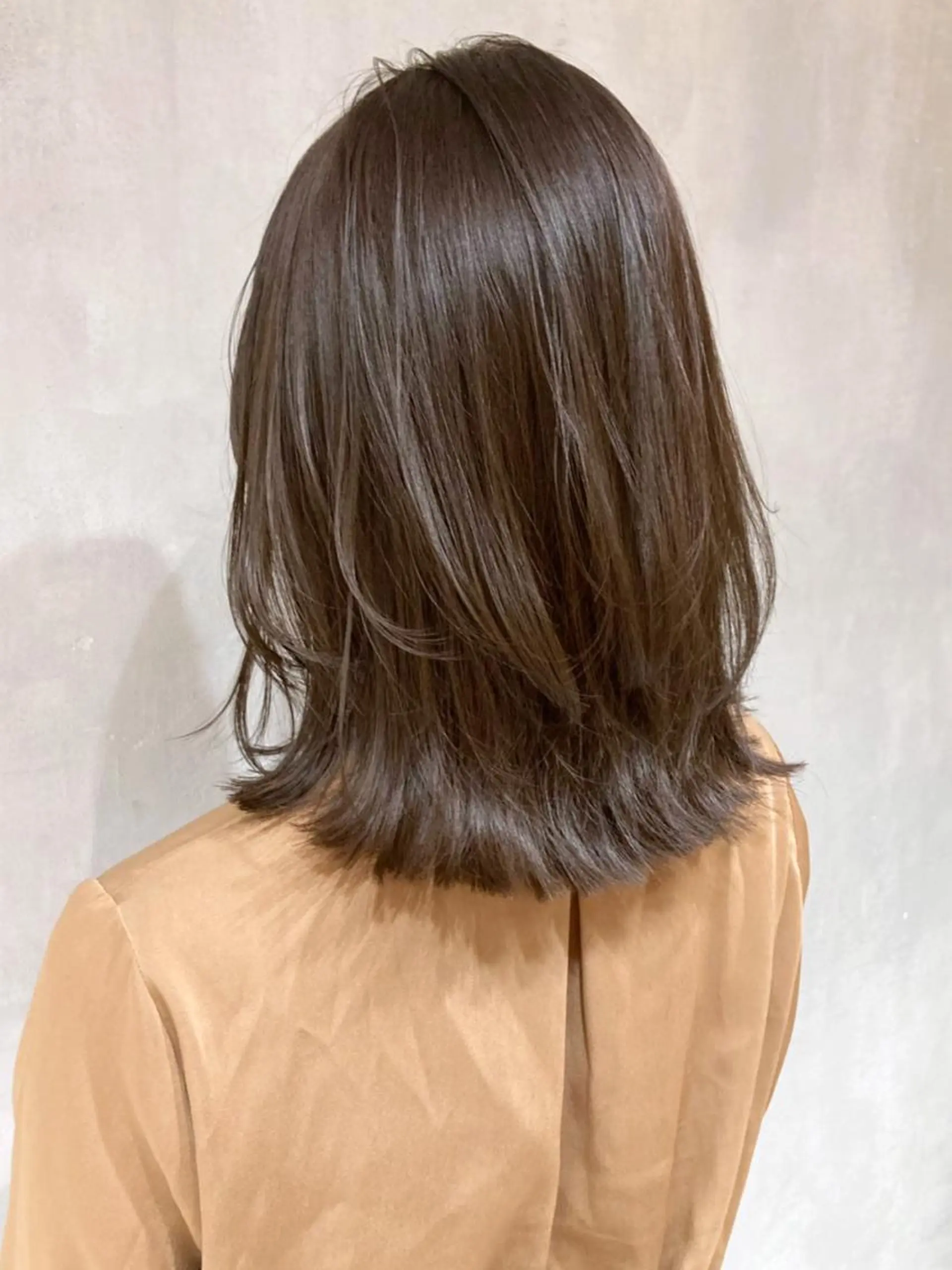 ミディアム カラー パーマ ヘアアレンジ ミディアムレイヤー ブラウンカラー オリーブブラウン レイヤーカット ITbyALBUM 八王子店のヘアスタイル