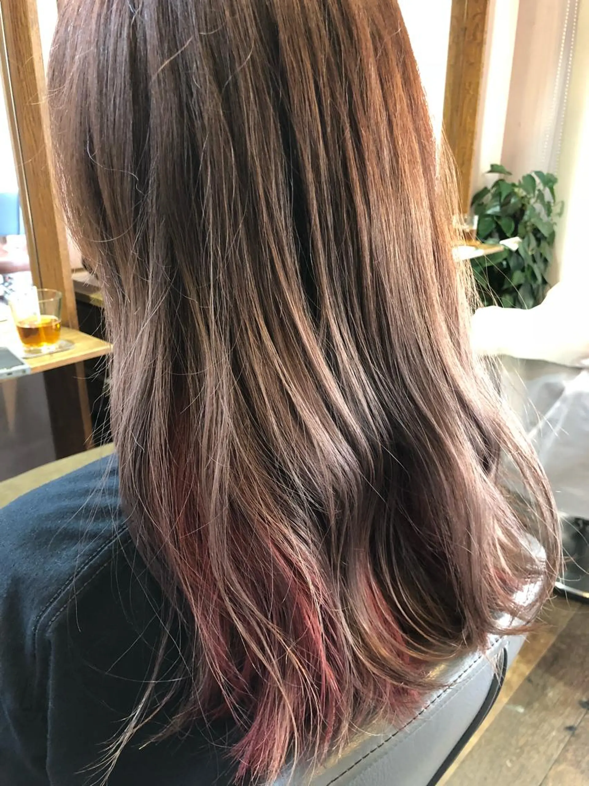 セミロング カラー アッシュ グラデーションカラー ピンクカラー ホワイトアッシュ 原宿サロン代表 デザインカラー伊藤卓のヘアスタイル