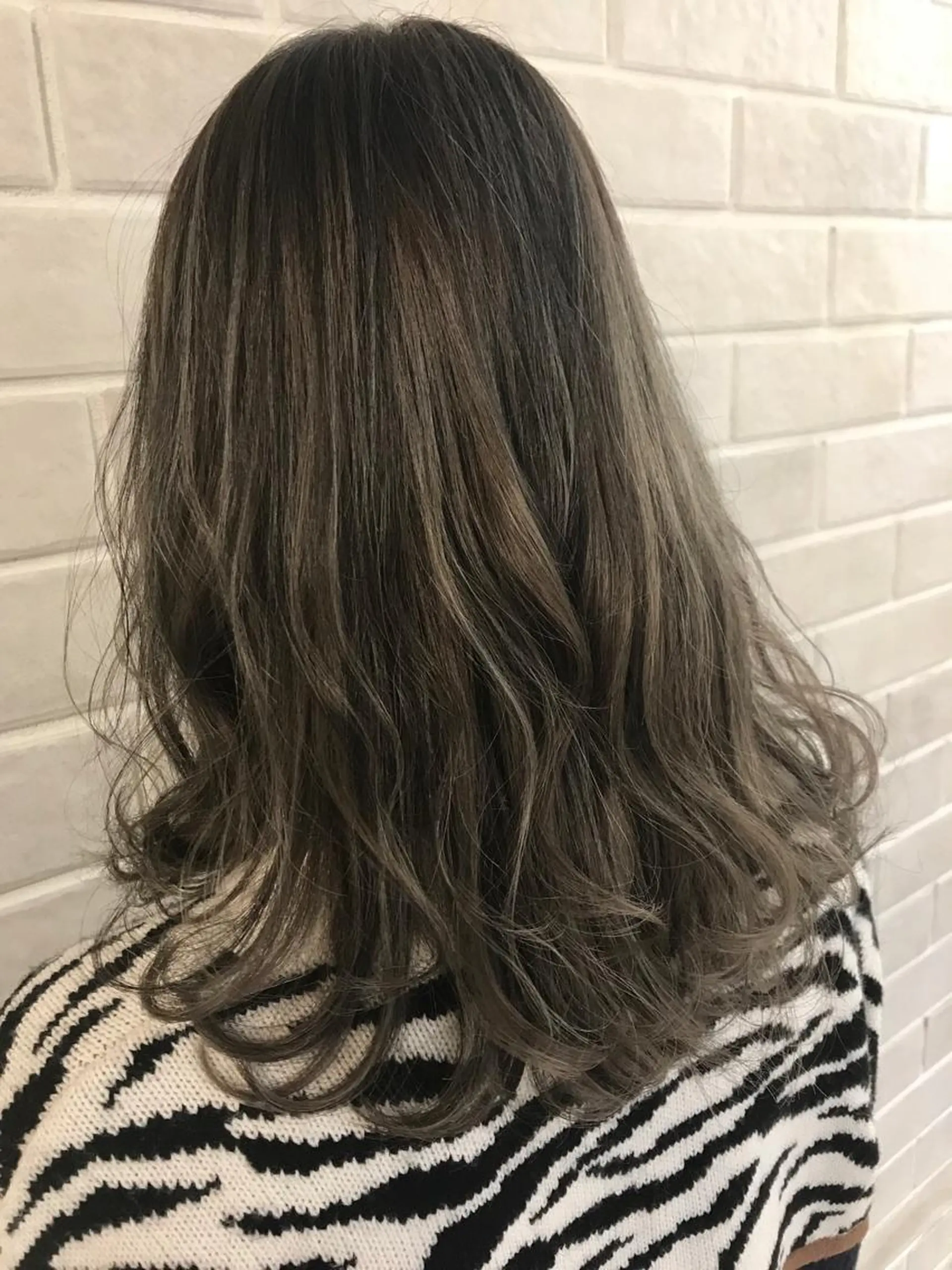 ミディアム カラー パーマ ヘアアレンジ カット ヘアカラー トリートメント 艶髪カラー&ウルフ フルカワ ヒロズミのヘアスタイル