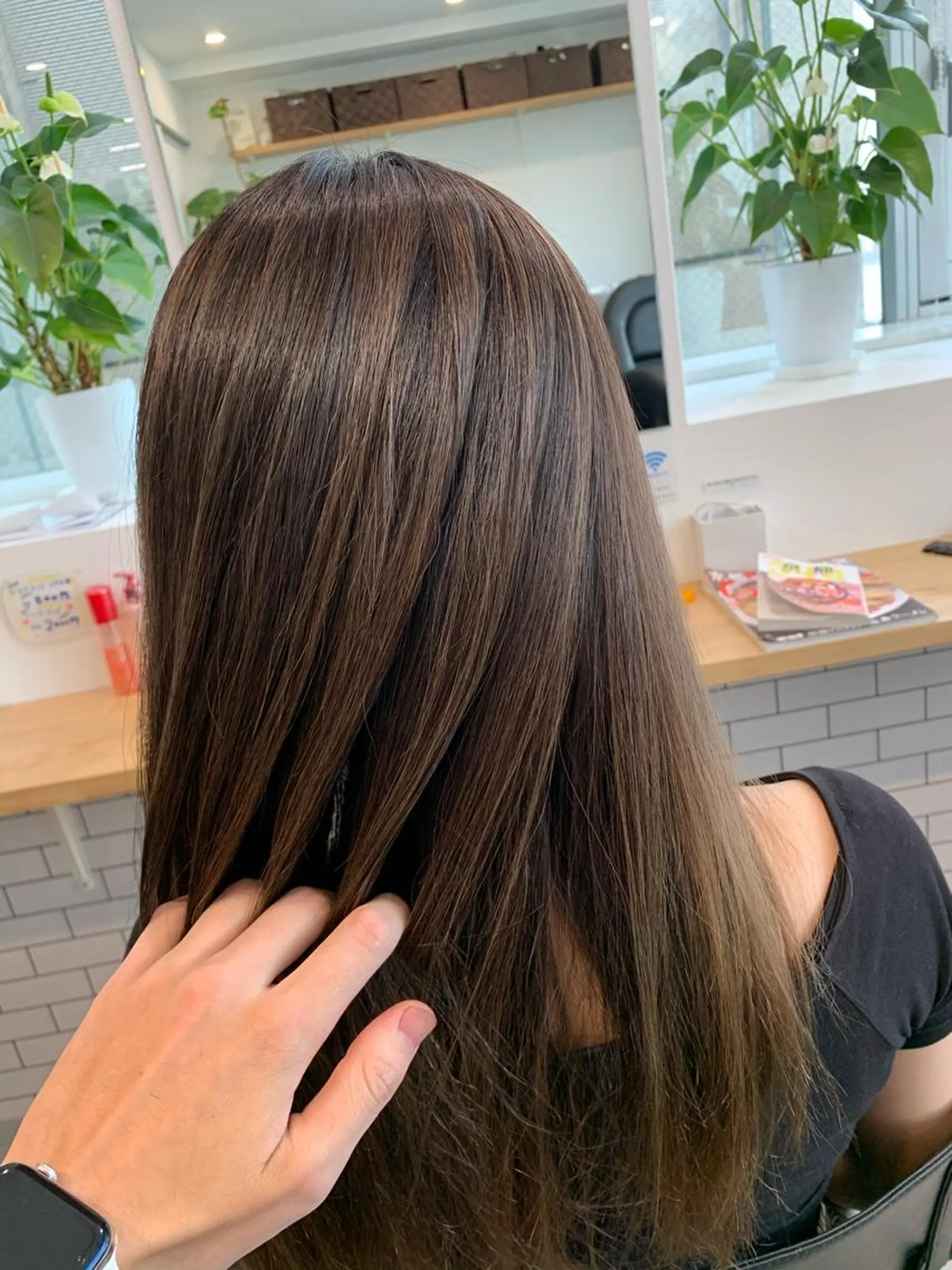 セミロング レイヤーカット ヨシミ カズヤのヘアスタイル