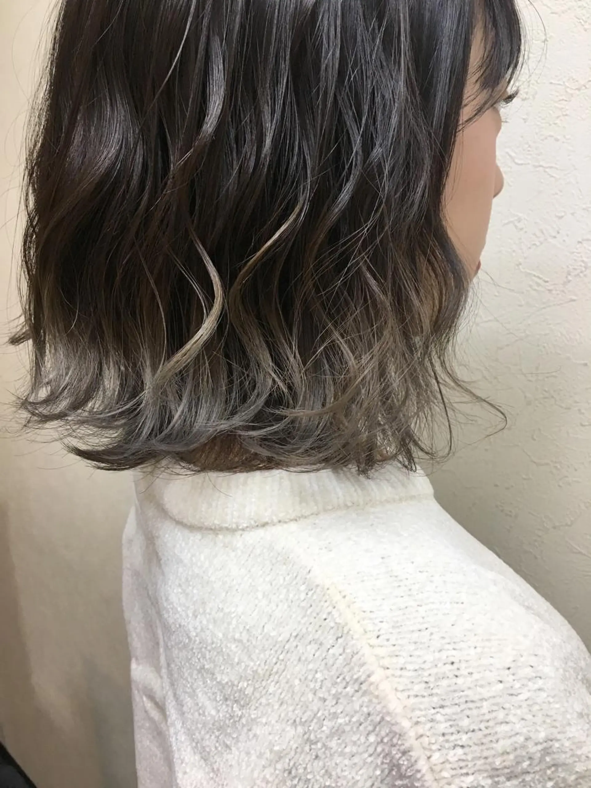 カラー 工藤 綾華のヘアスタイル