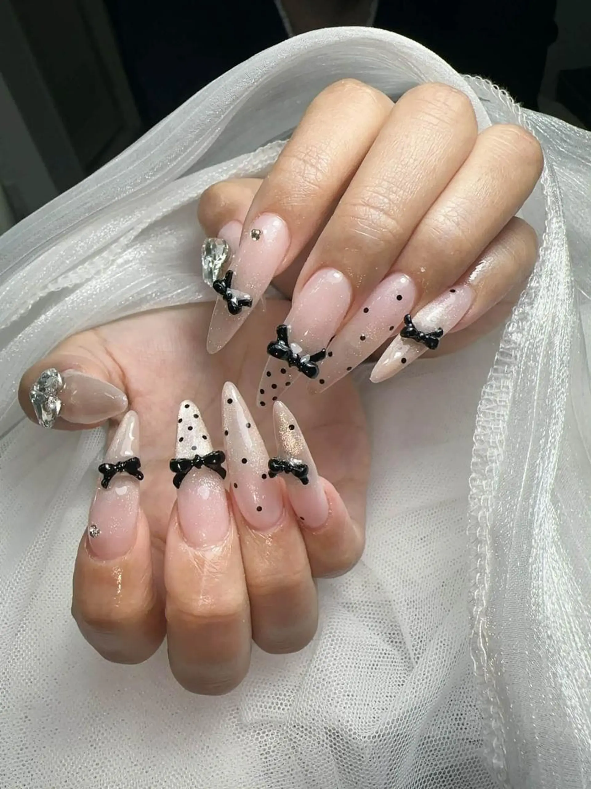 ロング カラー ベージュカラー グラデーションカラー ピンクカラー 韓国風ヘア ハンドネイル Bling Salonのネイルデザイン