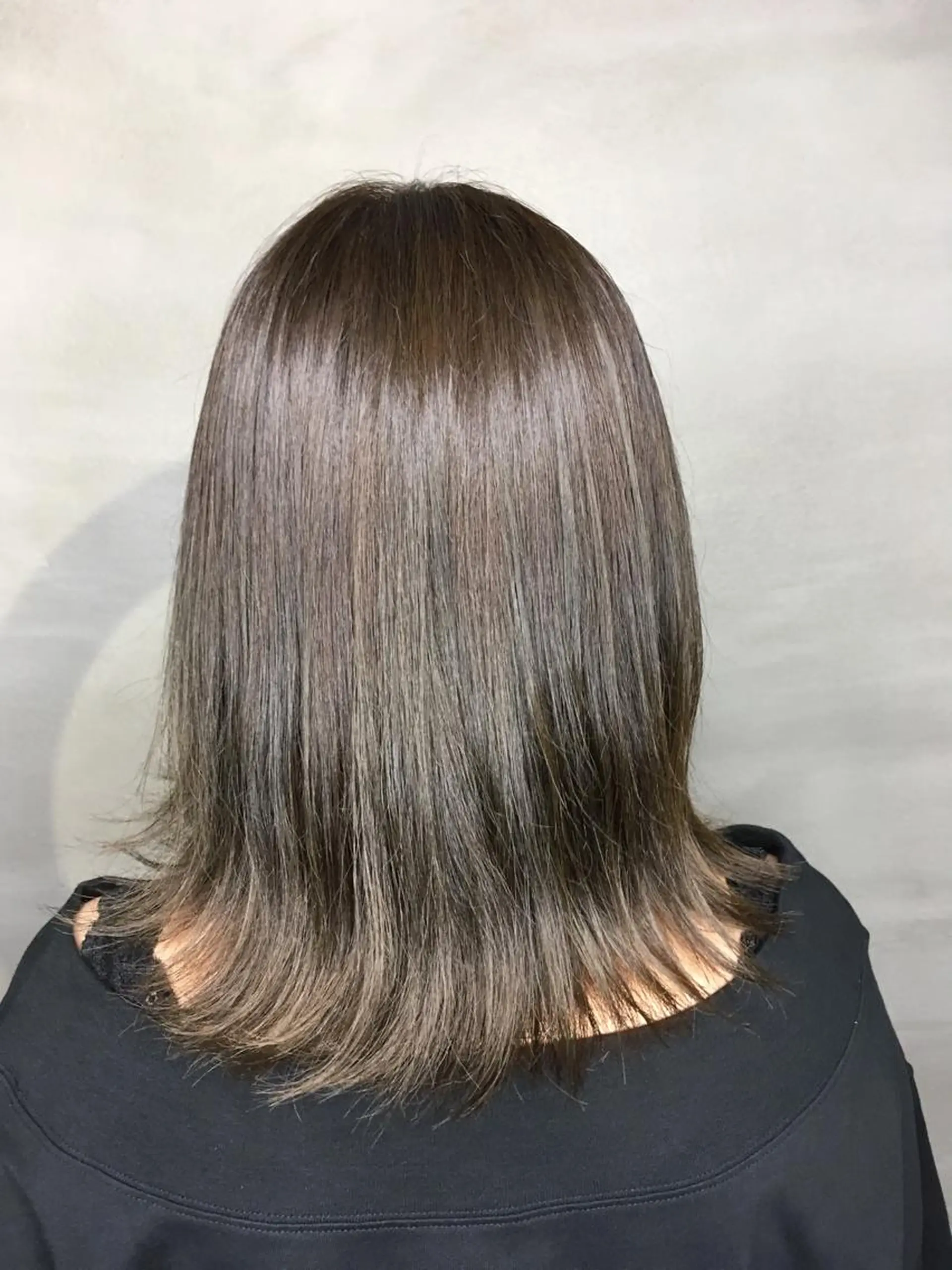 ミディアム カラー アッシュ アッシュグレー アッシュグレージュ グレージュ カット ヘアカラー edge.所属・くまがい みゆ【edge.】のヘアスタイル