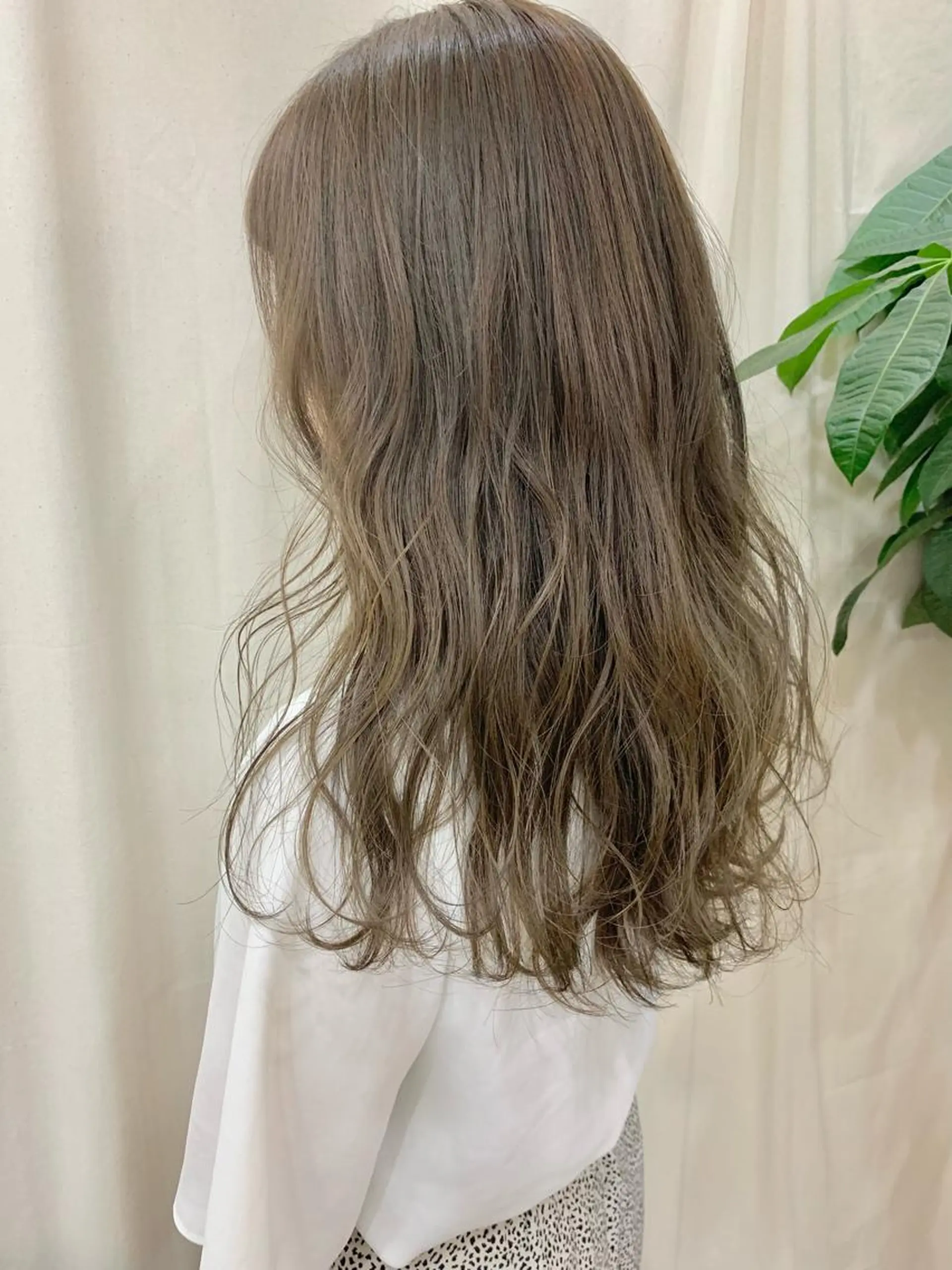 ロング KAORU オリーブカラーのヘアスタイル