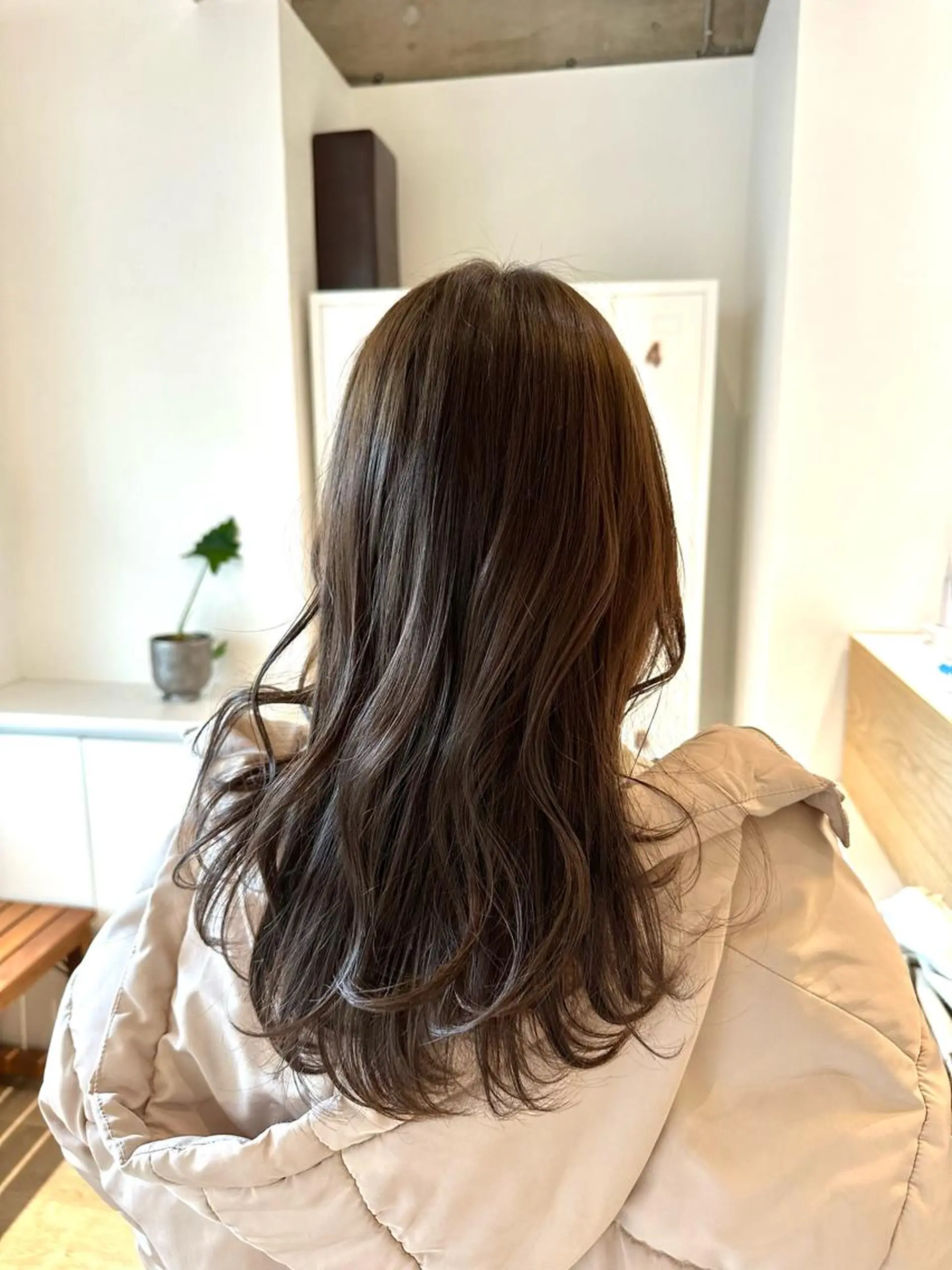 セミロング カラー ブラウンカラー オリーブブラウン カット ヘアカラー Annie 吉田 裕美のヘアスタイル