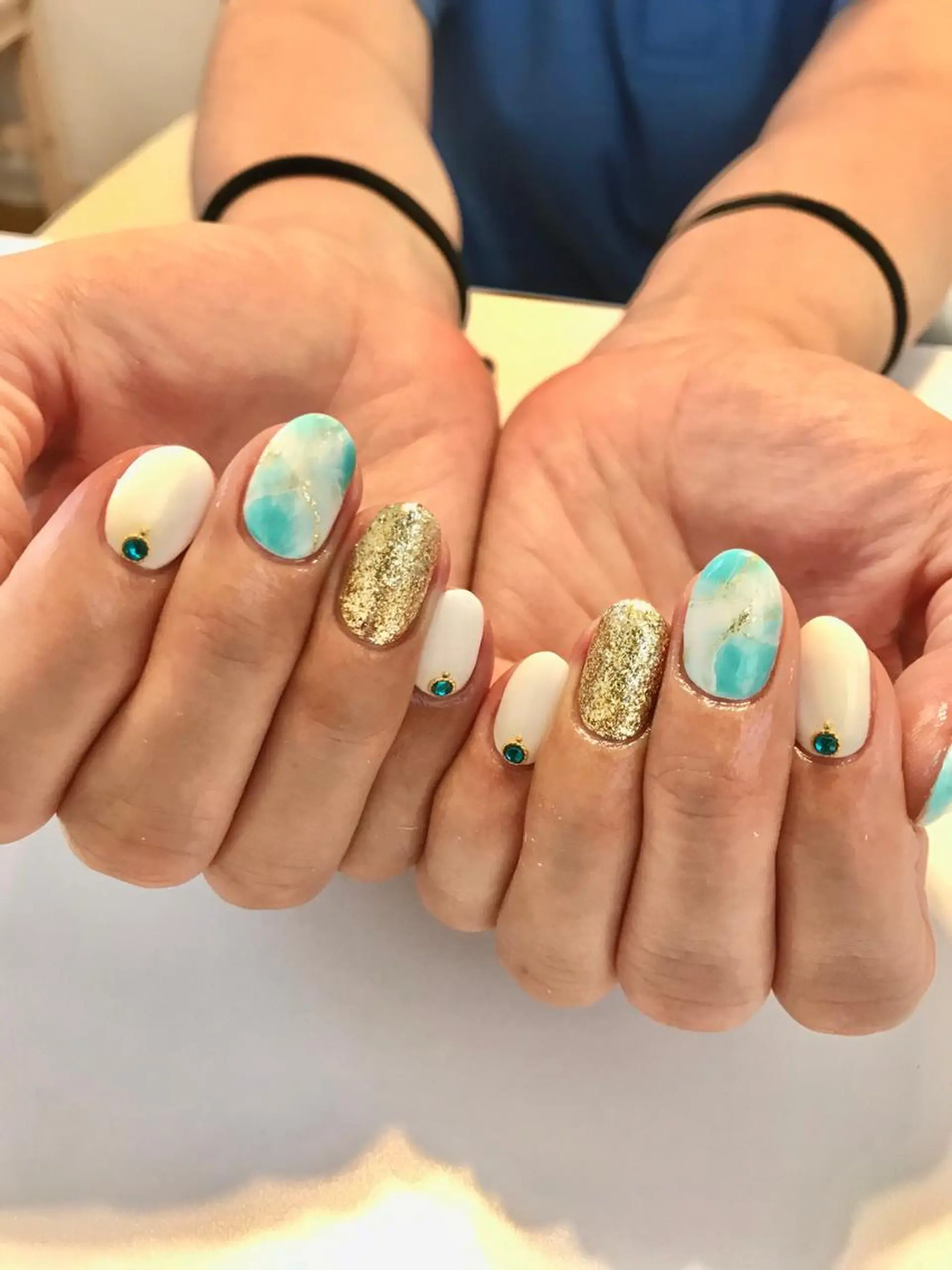 ネイル アートネイル キラキラネイル ニュアンスネイル オフィスネイル シンプルネイル yuko （ネイリスト）のネイルデザイン