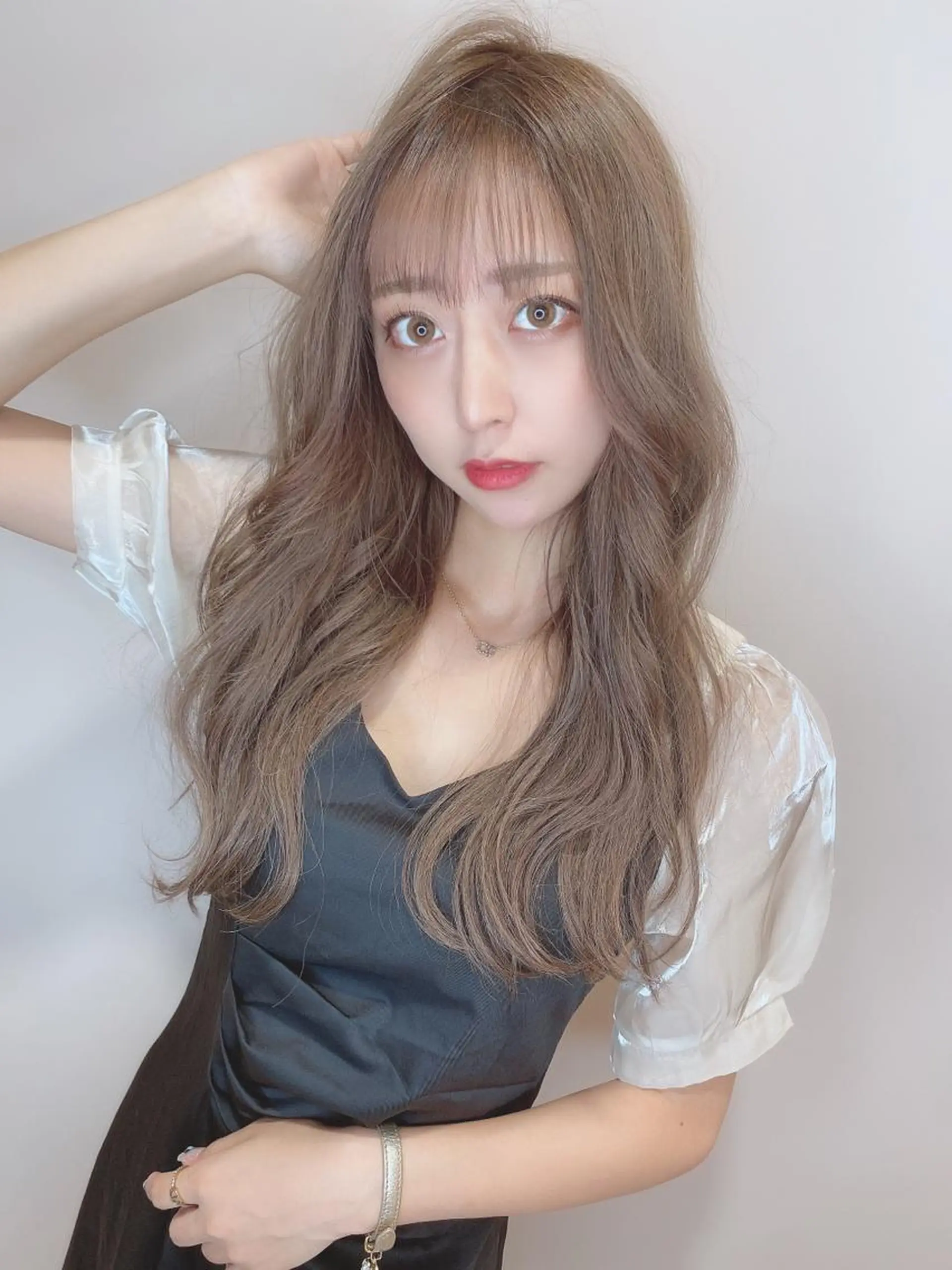 ロング カラー ベージュカラー ブリーチ ダブルカラー グレージュ ミルクティーベージュ 個室サロンLOUIMADNA栄店所属・髪質改善美容師 個室サロン白金厚哉のヘアスタイル