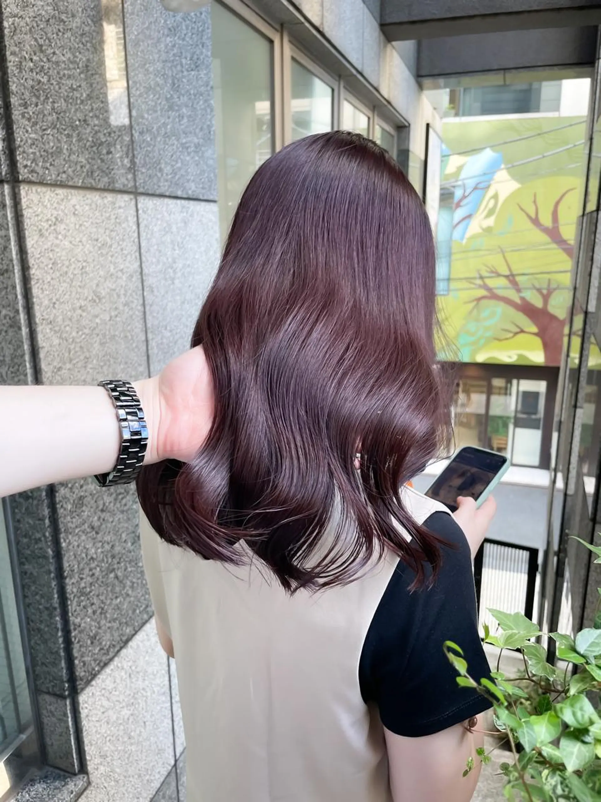 セミロング 白いハイライト🤍 タナカリョウスケのヘアスタイル