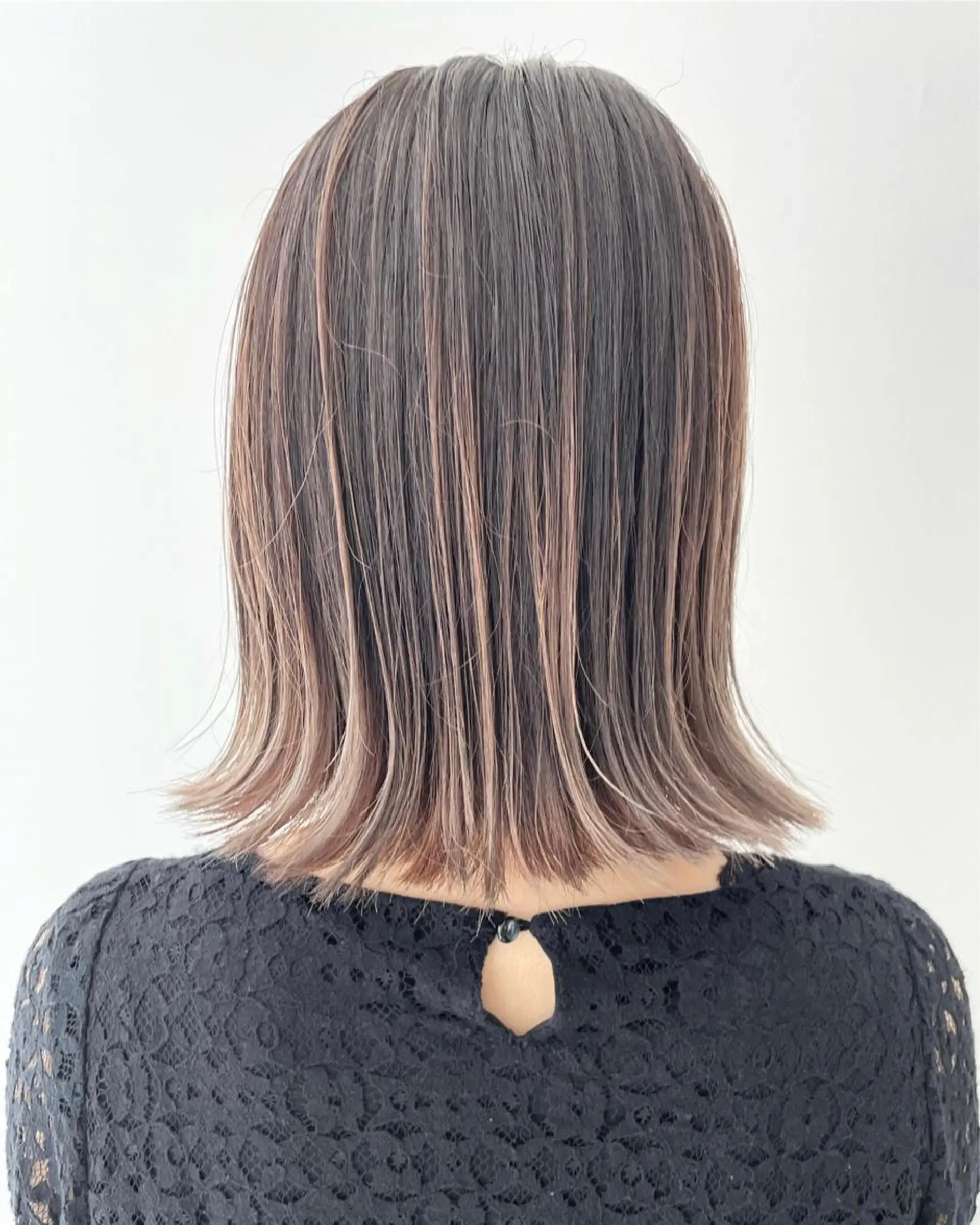 ミディアム カラー ヘアアレンジ バレイヤージュ レイヤーカット 🦄インナーカラー 🦄貫井彩花のヘアスタイル