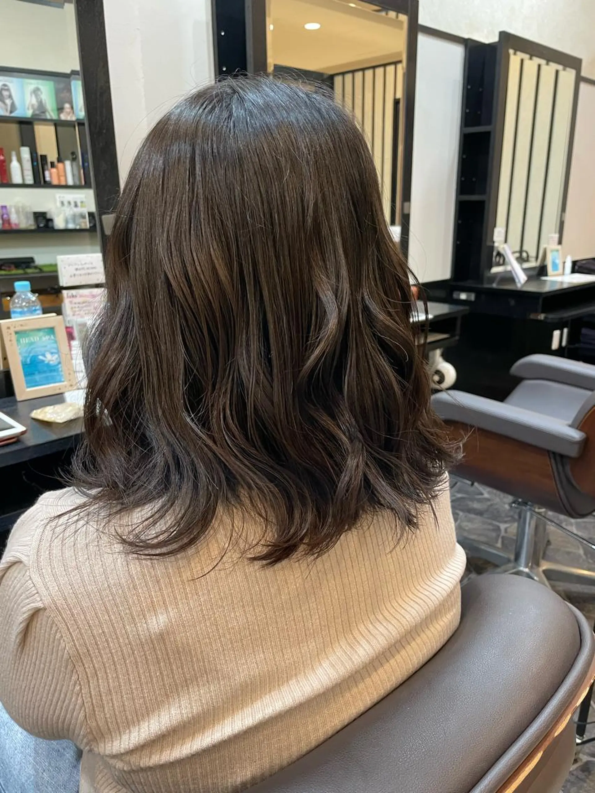 カラー 岸田 怜奈のヘアスタイル