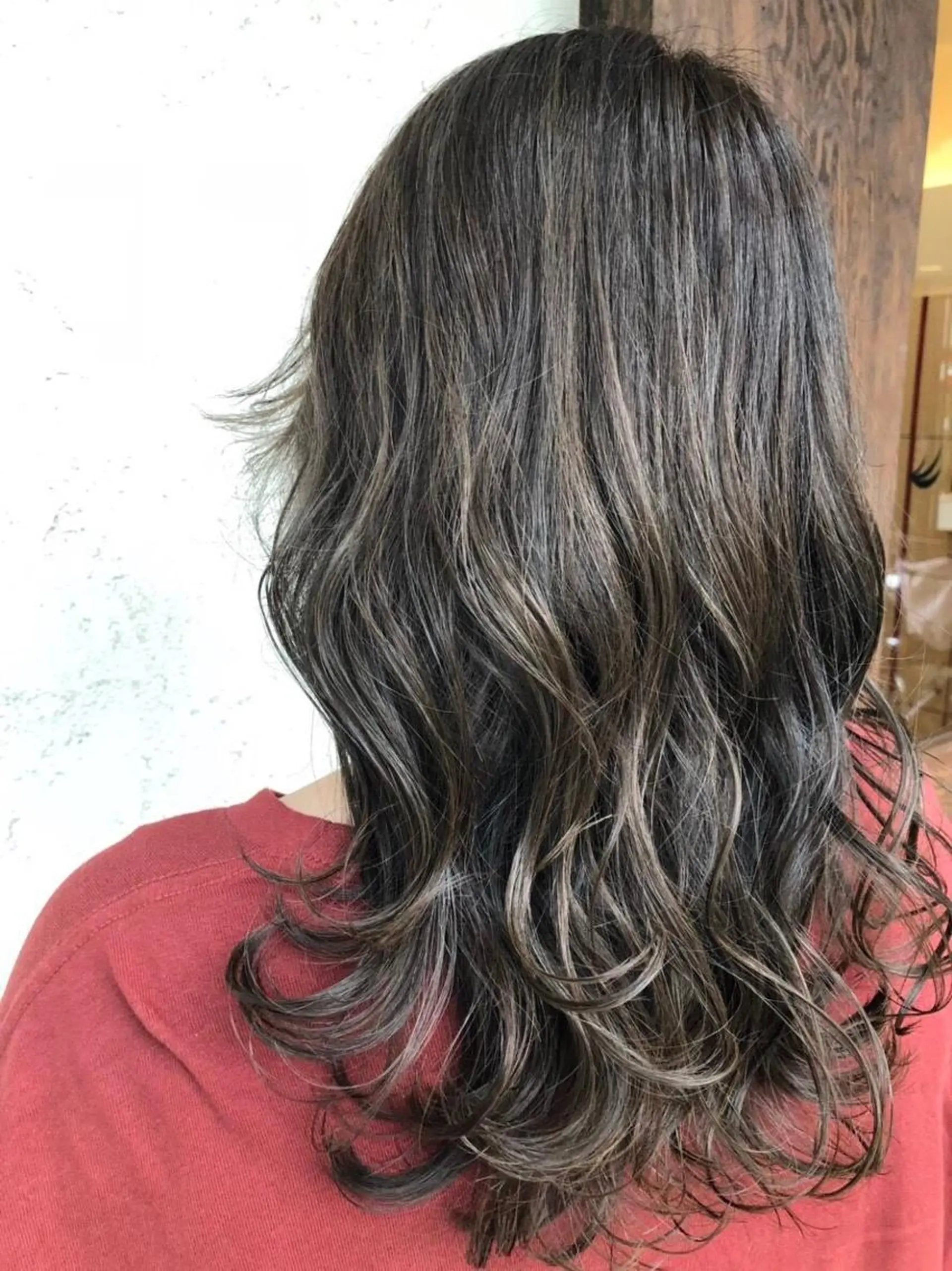 ロング シールエクステ/ ハイトーンカラーのヘアスタイル