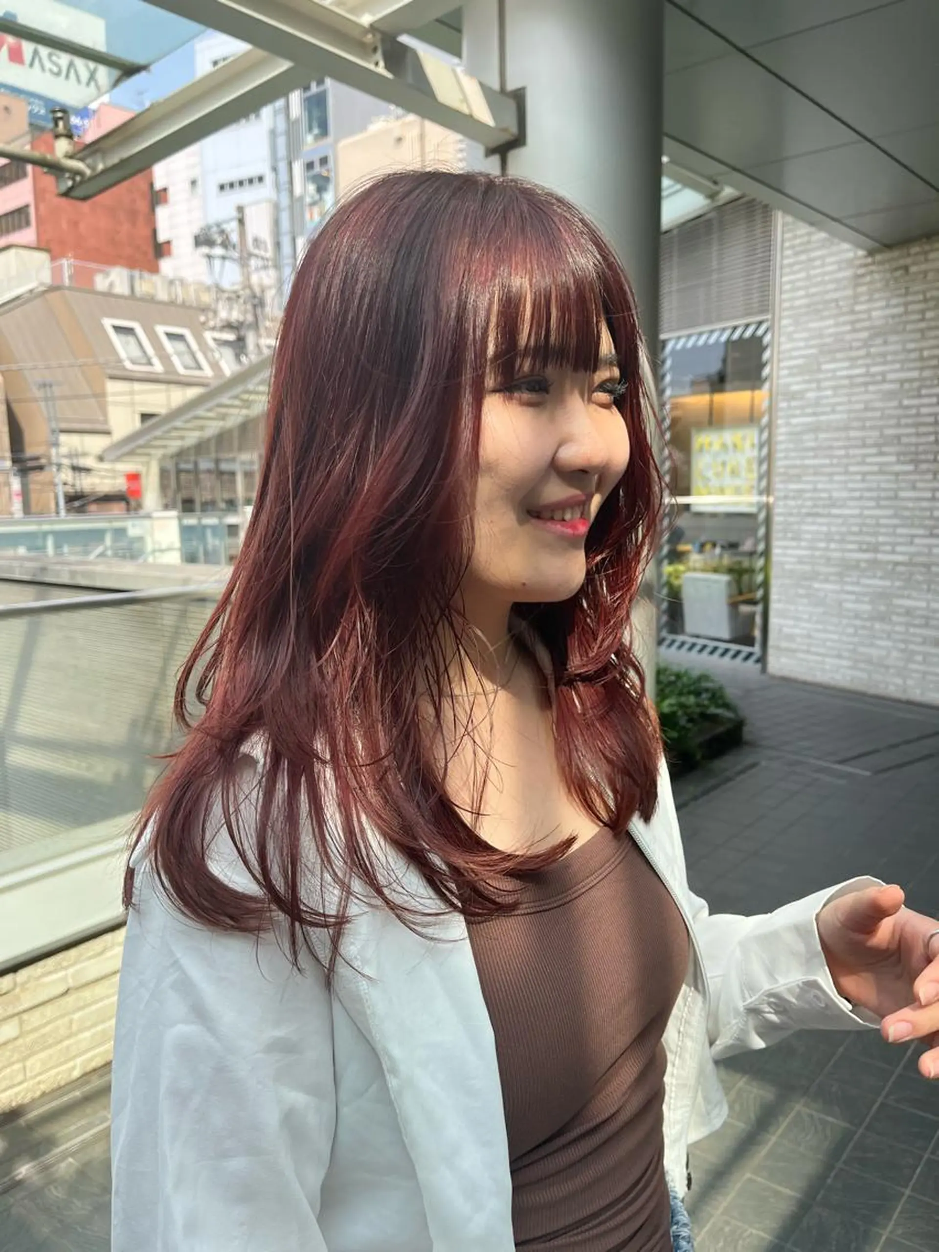 ミディアム カラー Haco＋所属・ウルフ/レイヤー Miinaのヘアスタイル