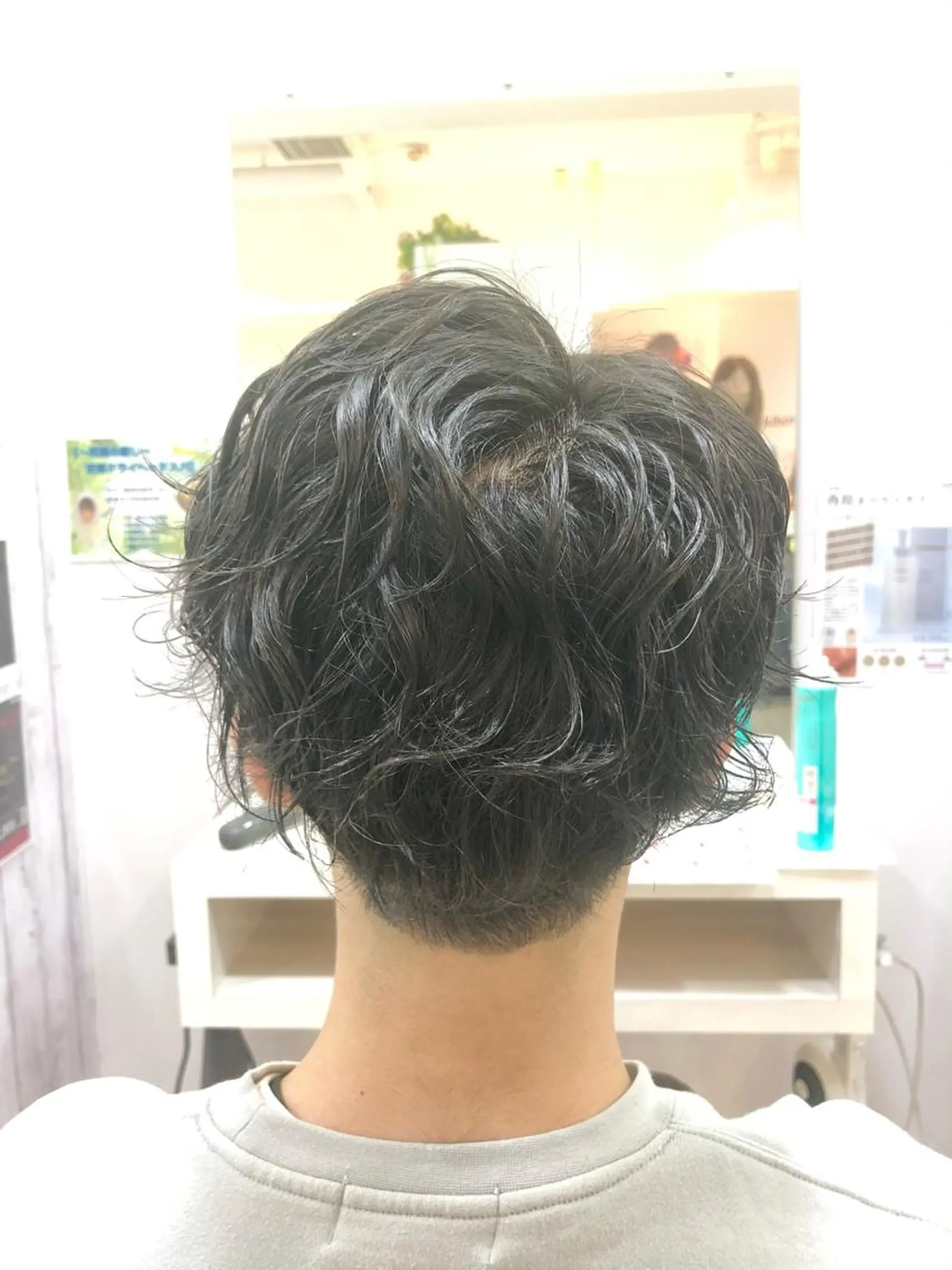 ショート パーマ メンズ メンズパーマ スパイラルパーマ 髪質改善× ハイライト溝江のヘアスタイル