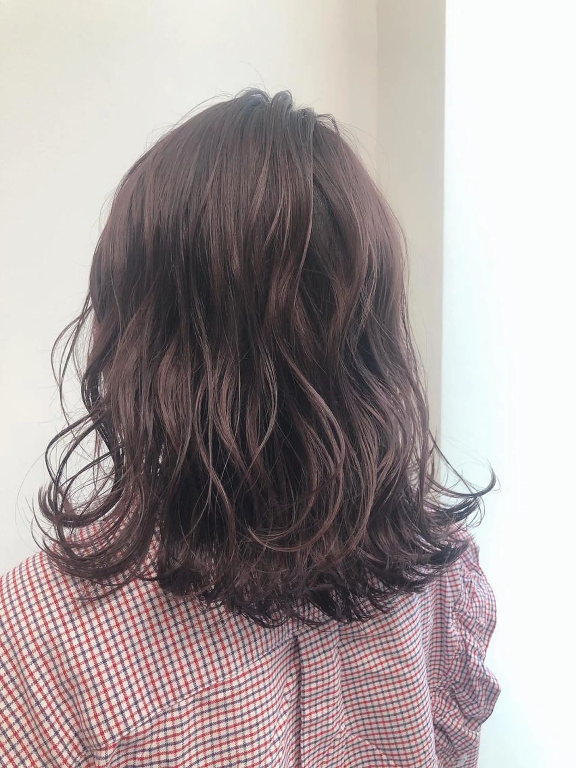 ミディアム ラベンダーベージュ コトネ🫧 韓国風レイヤーカットのヘアスタイル