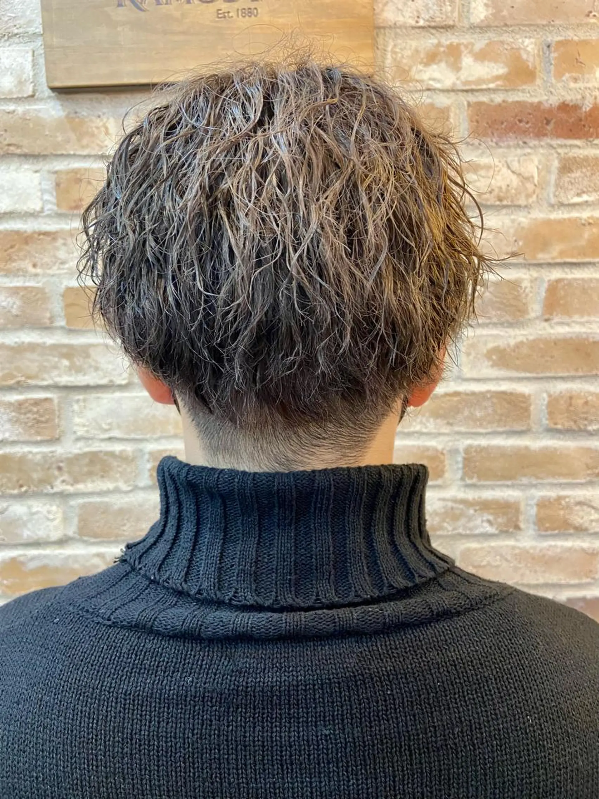 ショート カラー パーマ ブリーチ カット パーマ 再現性◎✨艶髪🔆 川﨑友稀のヘアスタイル