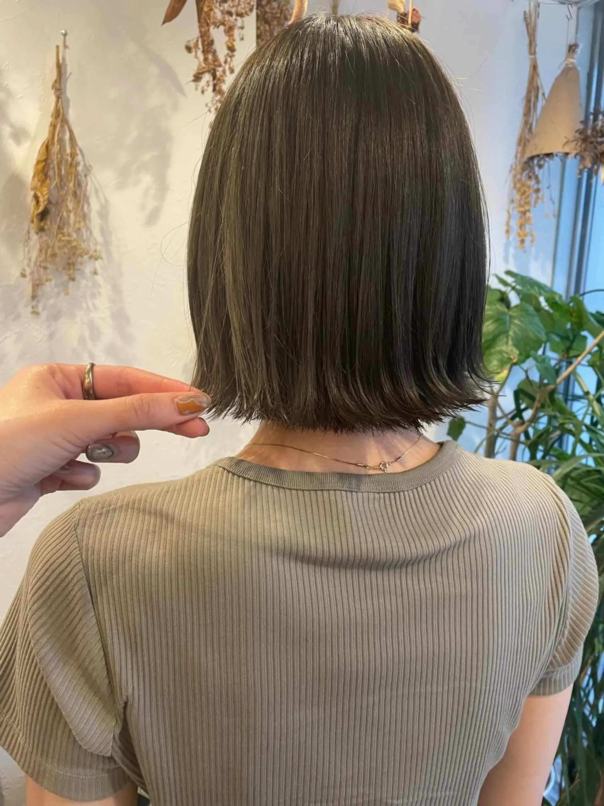 ミディアム カラー ベージュカラー オリーブベージュ 外ハネヘア カット ヘアカラー トリートメント m ā l o.🌷 サカモトマイコのヘアスタイル