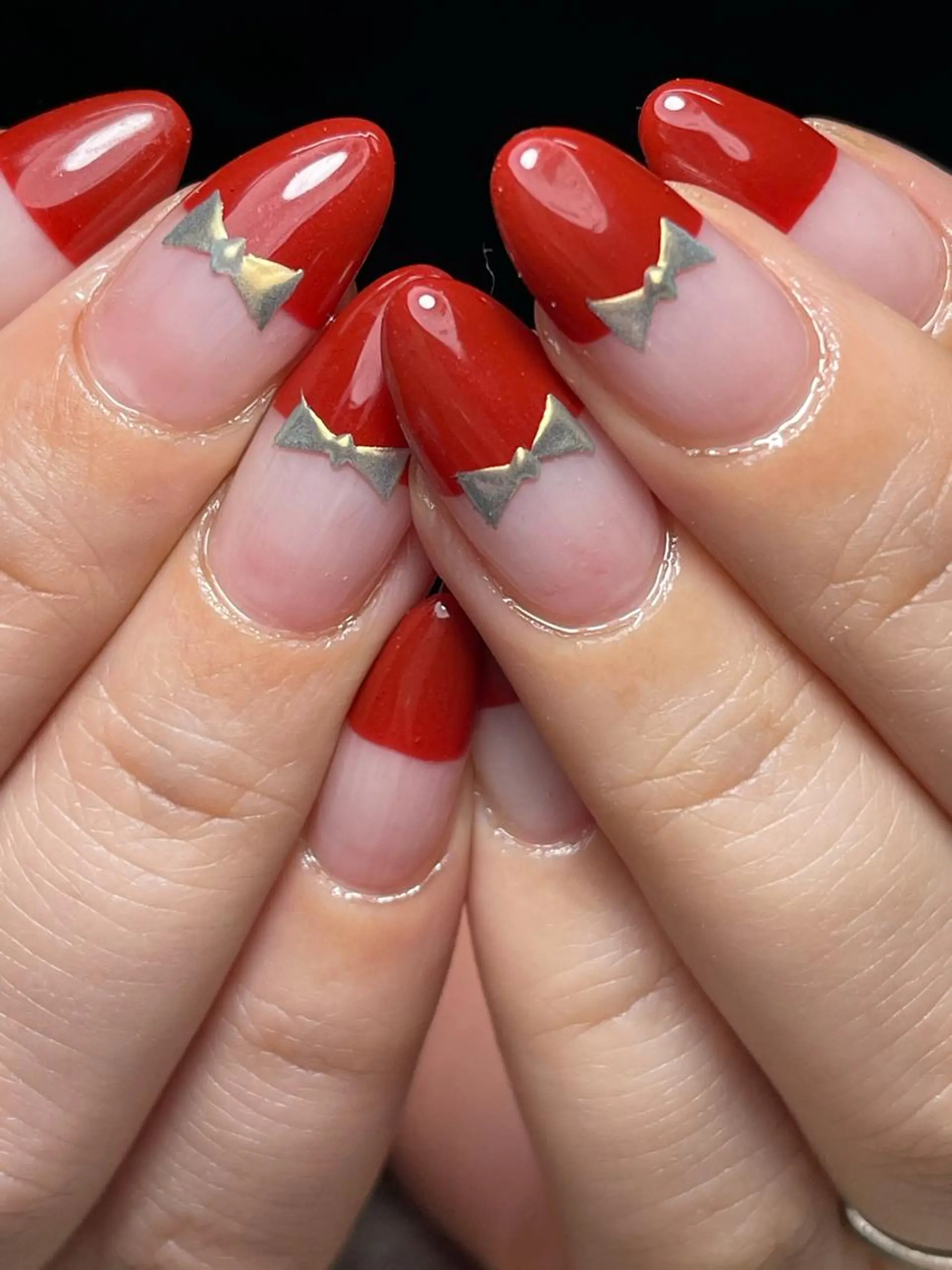 ネイル フレンチネイル 赤色 リボン nail salon Axia所属・nail salon Axiaのネイルデザイン