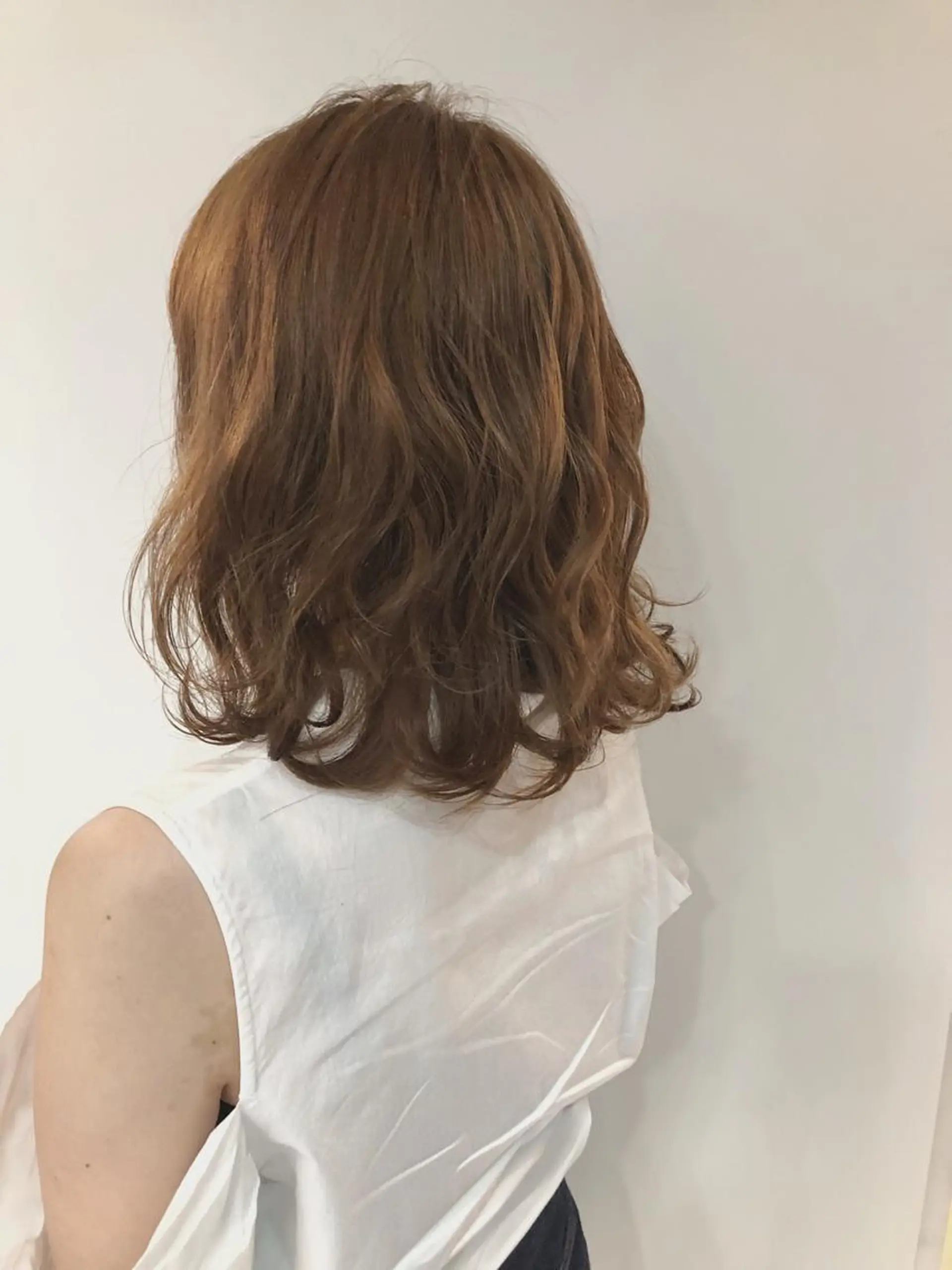 ミディアム カラー ベージュカラー オレンジ オレンジベージュ 女性リピ90%🍨 🩷佐藤みずきのヘアスタイル