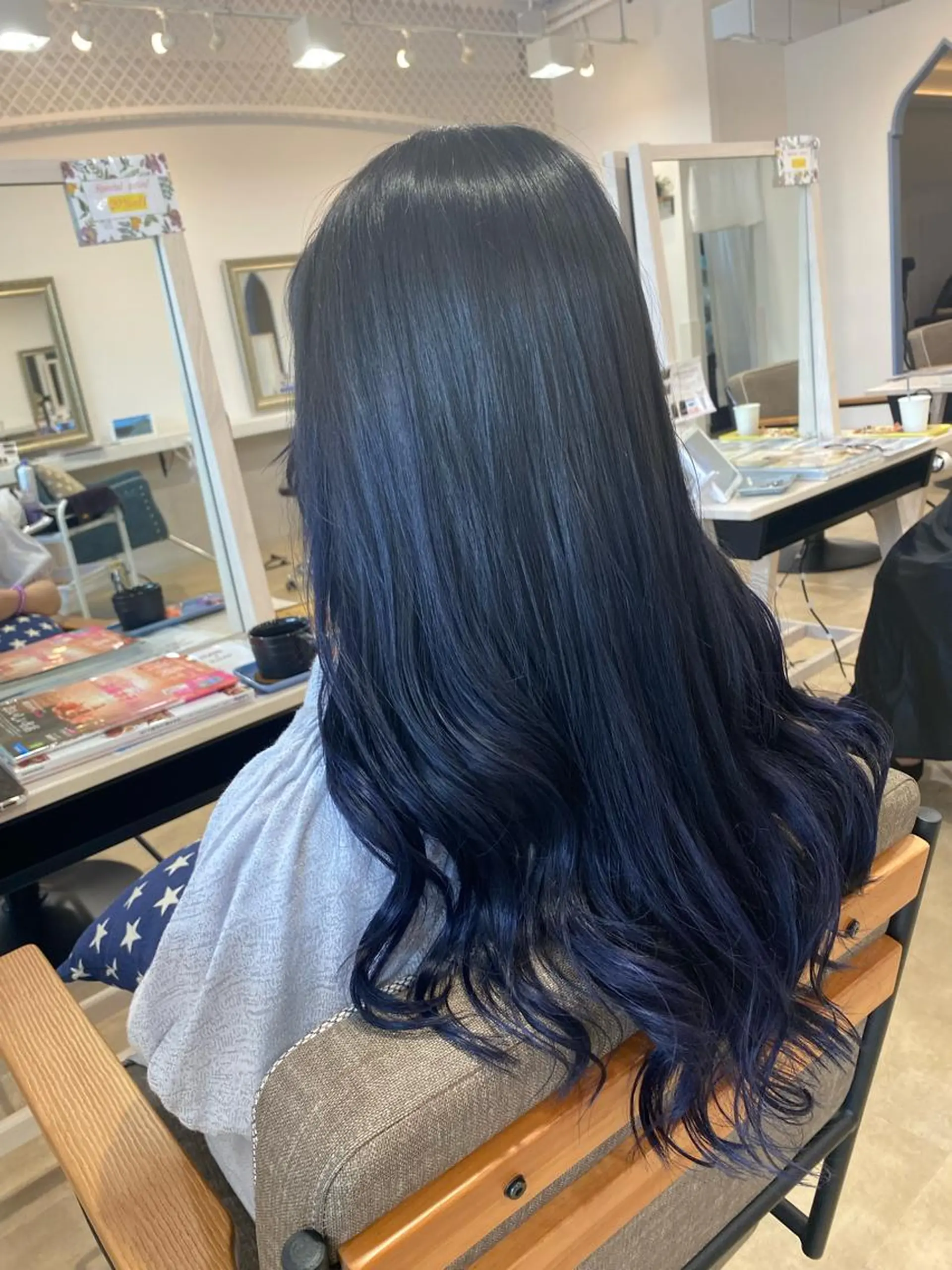 ロング カラー ブルーカラー グラデーションカラー ヘアカラー トリートメント AngeBay.NaHa所属・饒平名 知也のヘアスタイル