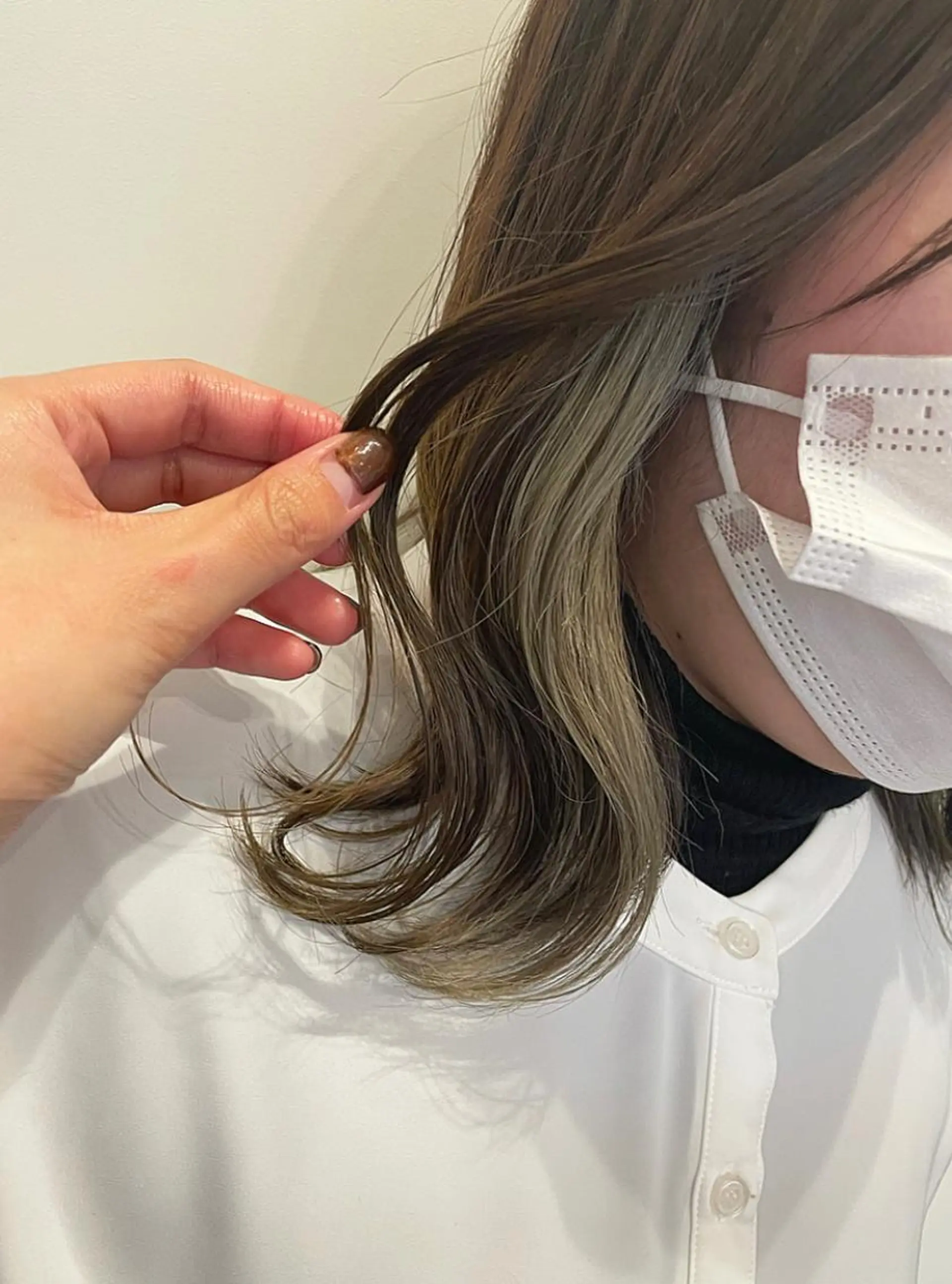 ミディアム カラー ベージュカラー 透明感カラー イヤリングカラー カノエ 乃木店のヘアスタイル