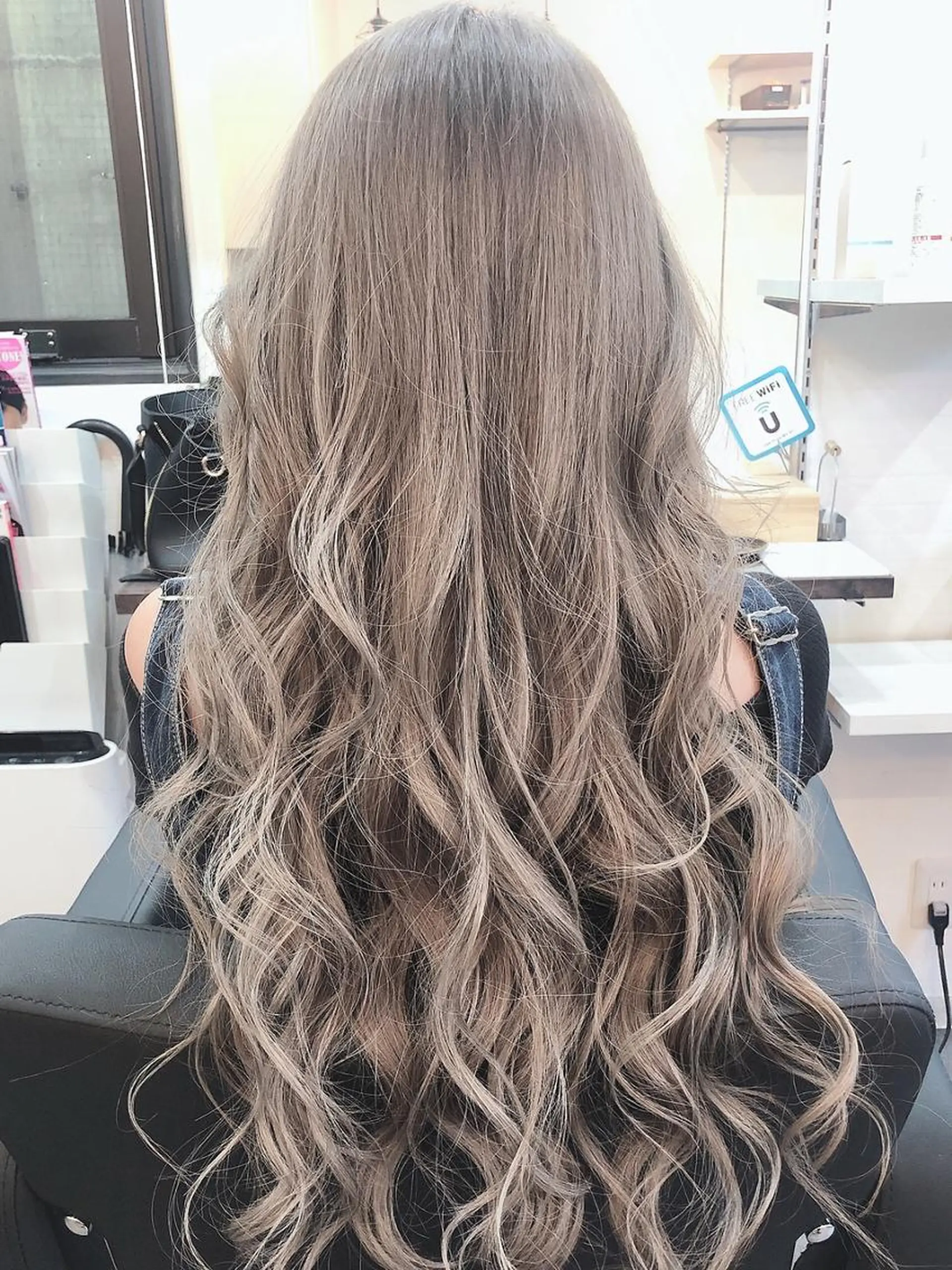 セミロング カラー カット ヘアカラー エクステ LANI NAKAZAKIのヘアスタイル