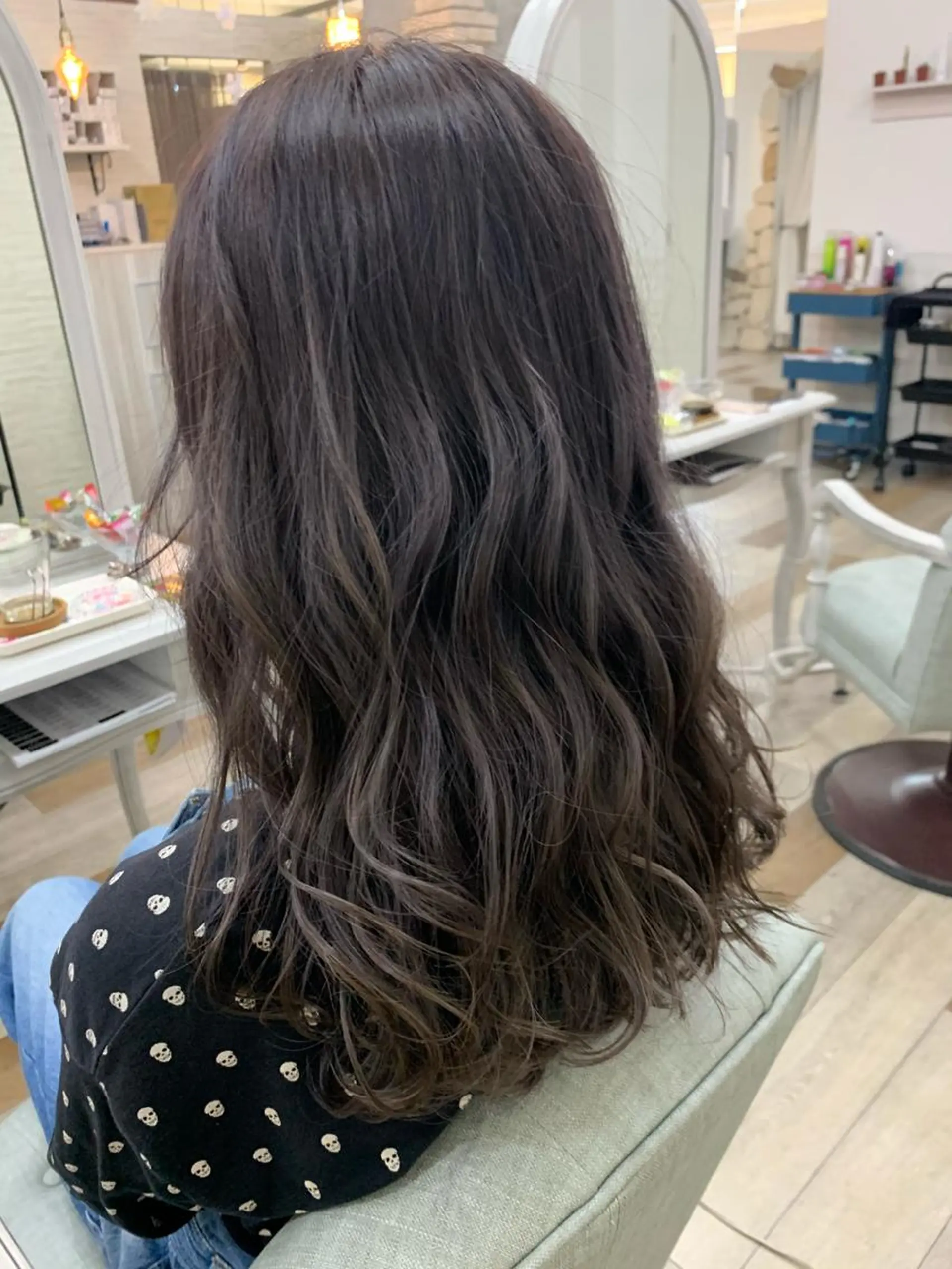 ロング ハイライト 小笠原 菜緒のヘアスタイル