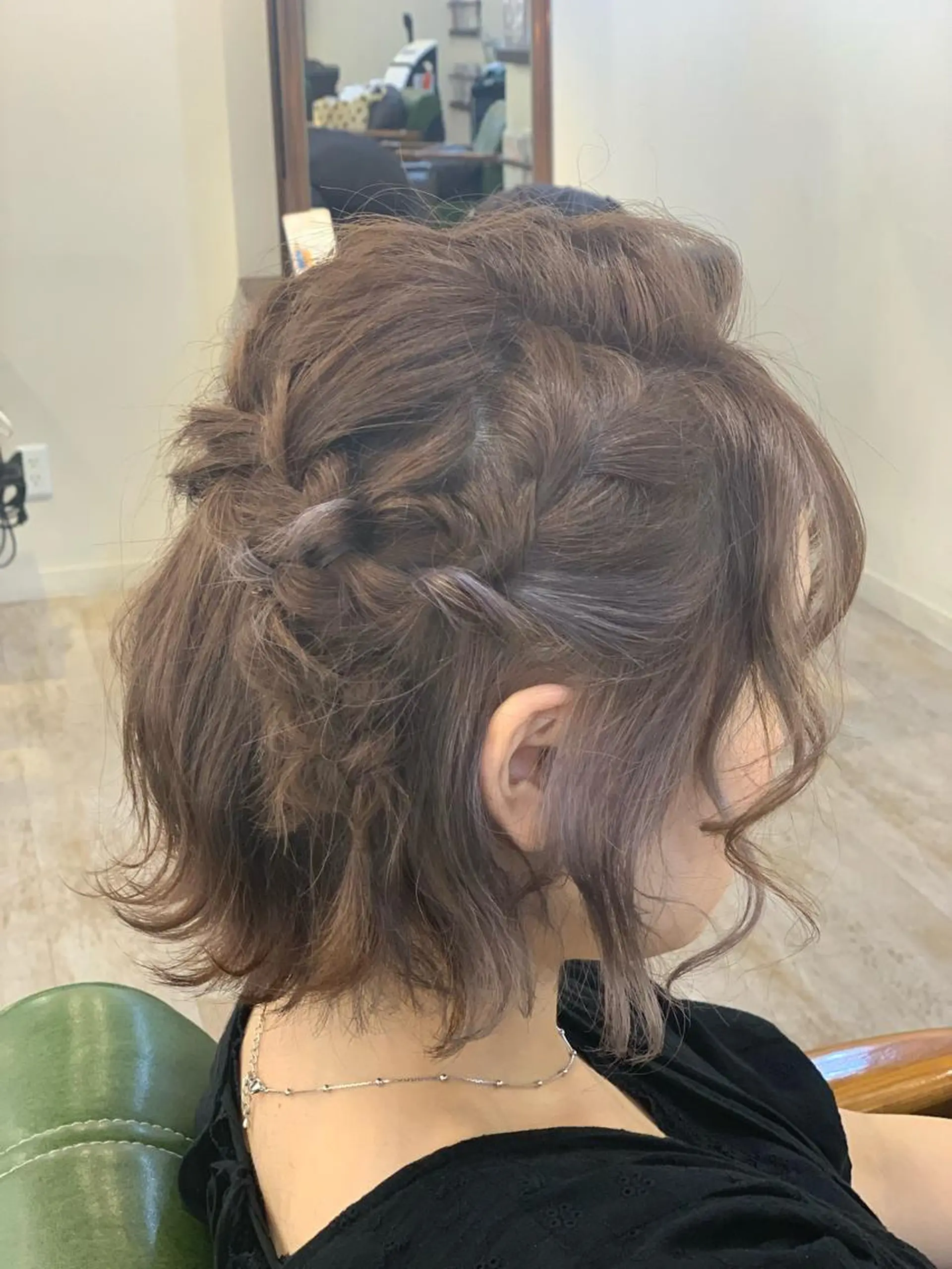 ショート カラー ヘアアレンジ インナーカラー ボブ 外ハネヘア Sana / 韓国ヘア / カラーのヘアスタイル