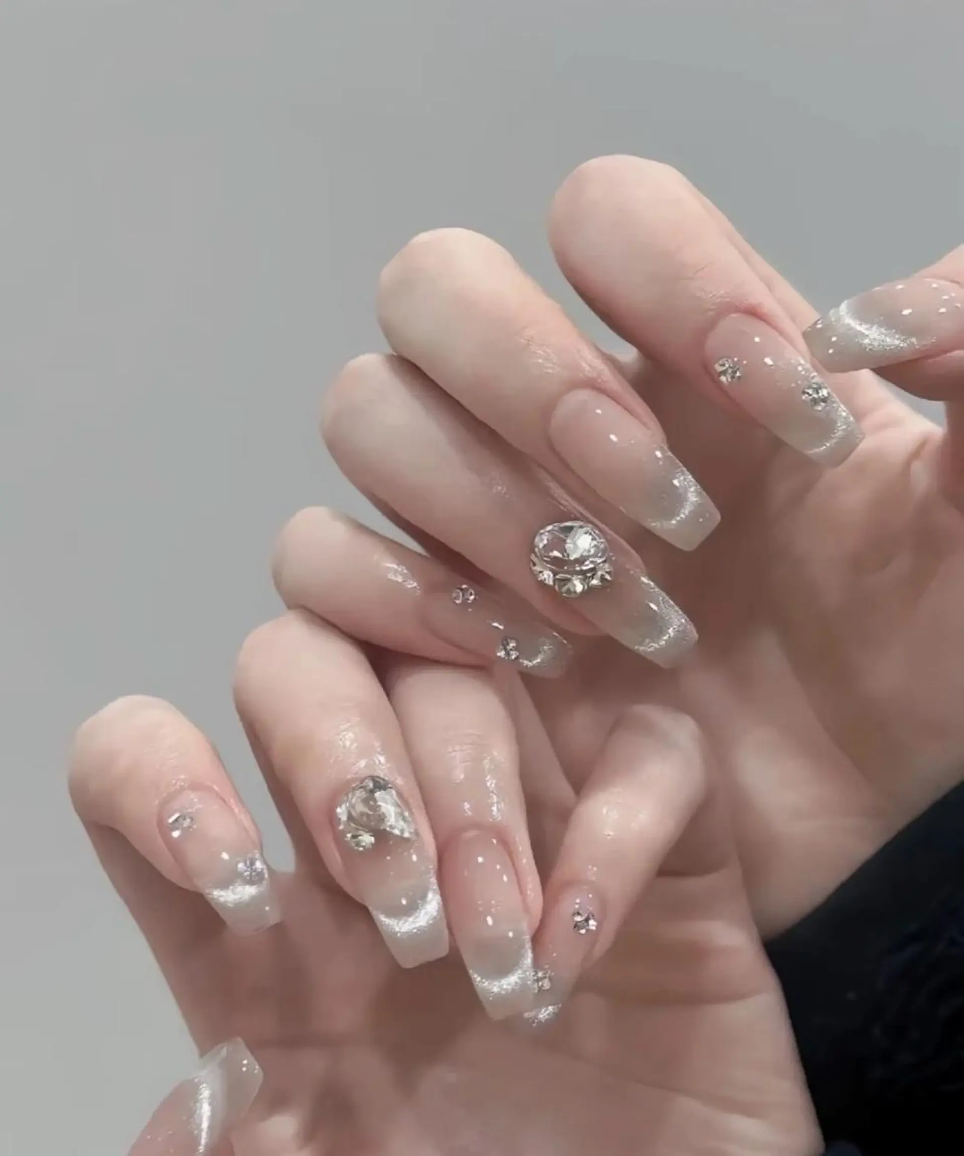 ネイル ハンドネイル RAFFINE 月🦋🩵のネイルデザイン