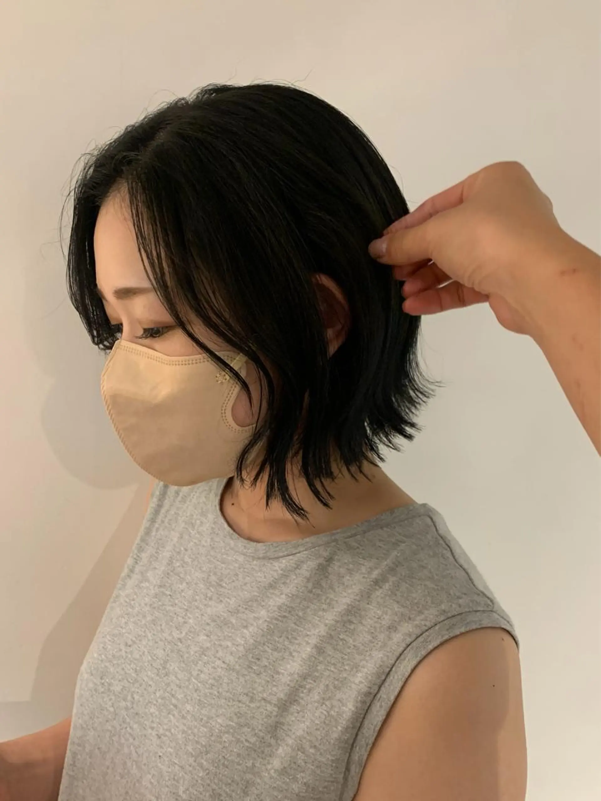 ミディアム カラー 黒髪 ブルーカラー ブルーブラック ヘアカラー 似合わせカット🫧 吉見衣生のヘアスタイル