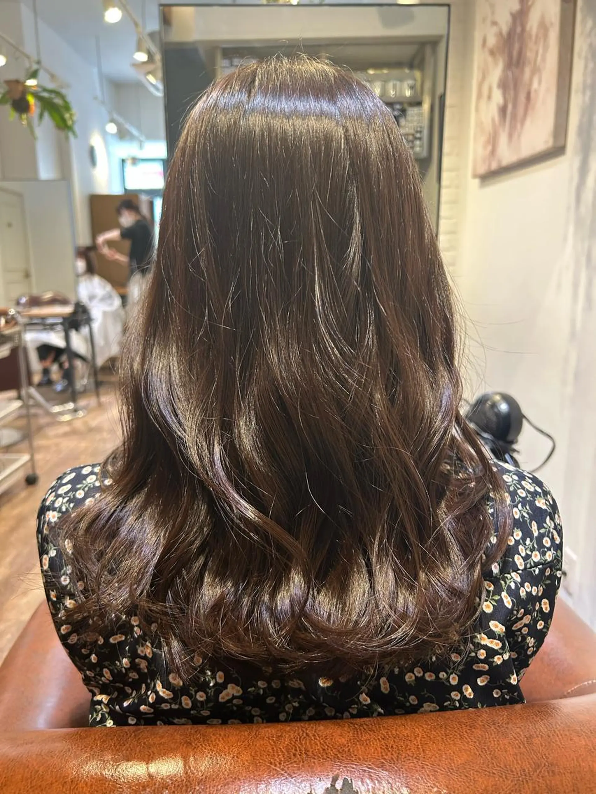 セミロング カラー MILLOR “ミラー”のヘアスタイル