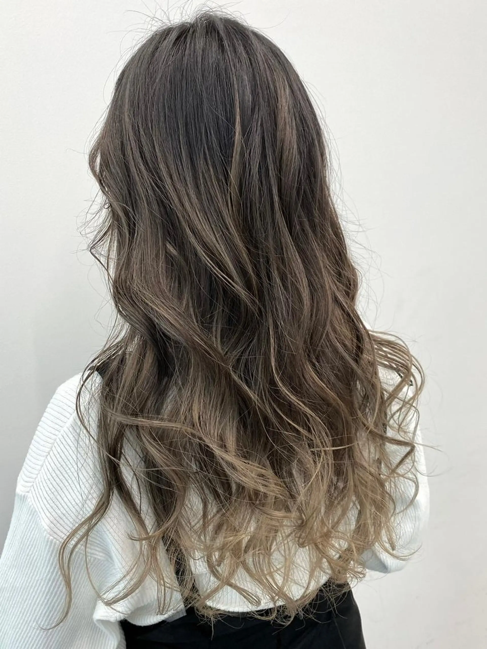 ロング カラー ヘアアレンジ ブルーカラー テラコッタ 韓国風ヘア ウルフカット 【公式】amble luxe池袋東口🩷のヘアスタイル