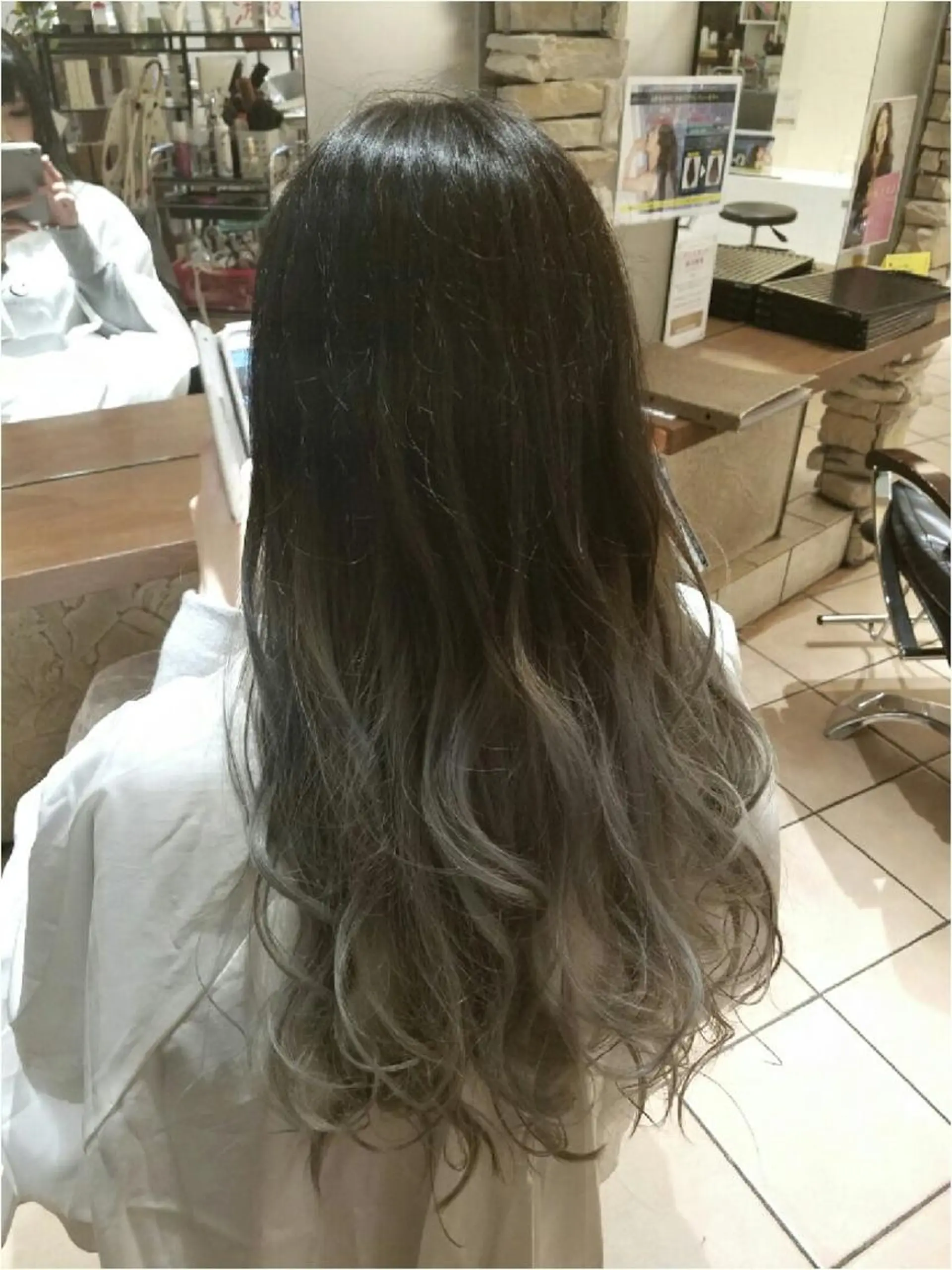 ロング カラー ヘアアレンジ グラデーションカラー シルバー 【髪質改善美容師】t occa茨木篠原健太のヘアスタイル