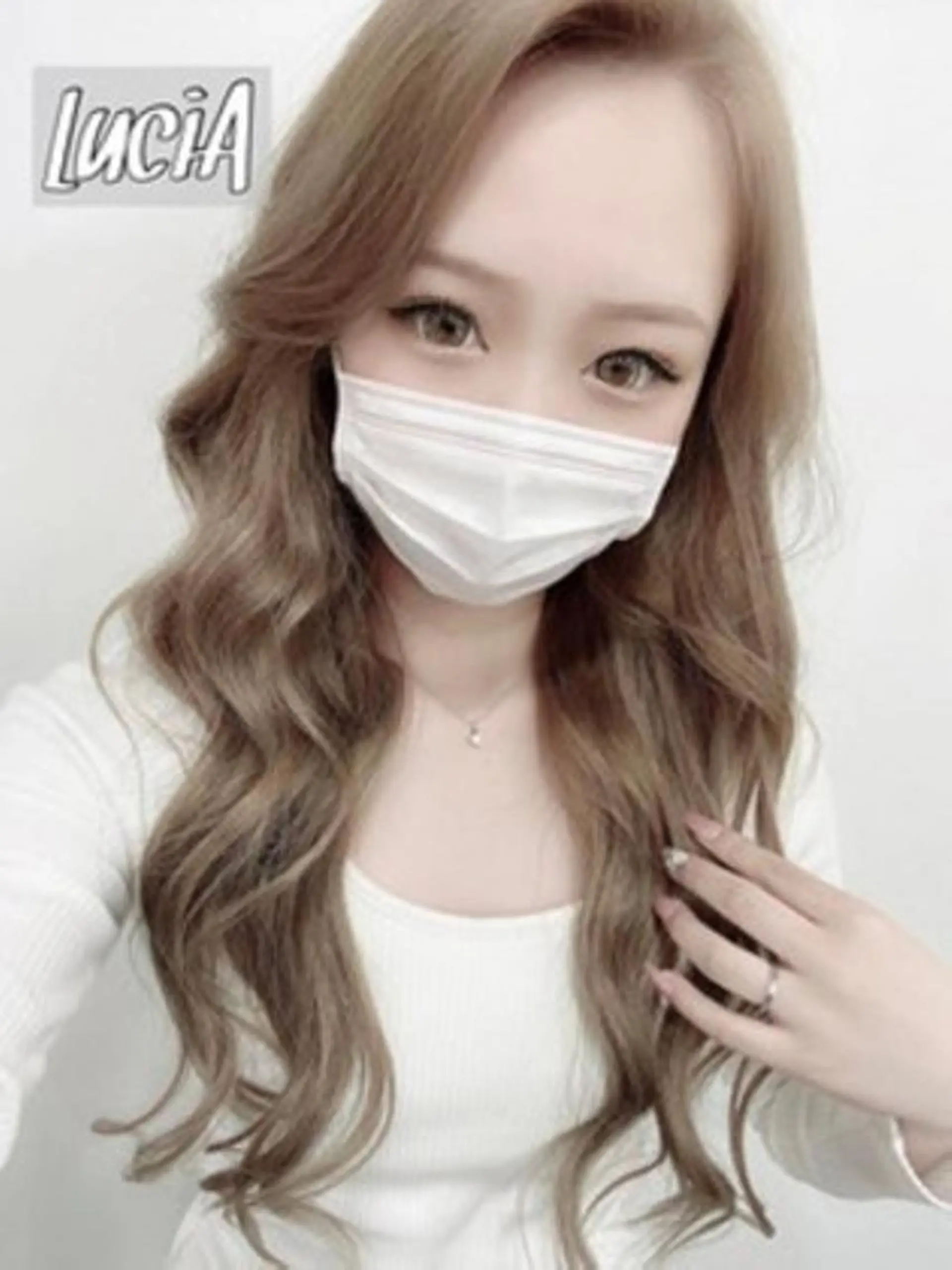 ロング カラー エクステ LuciAのヘアスタイル