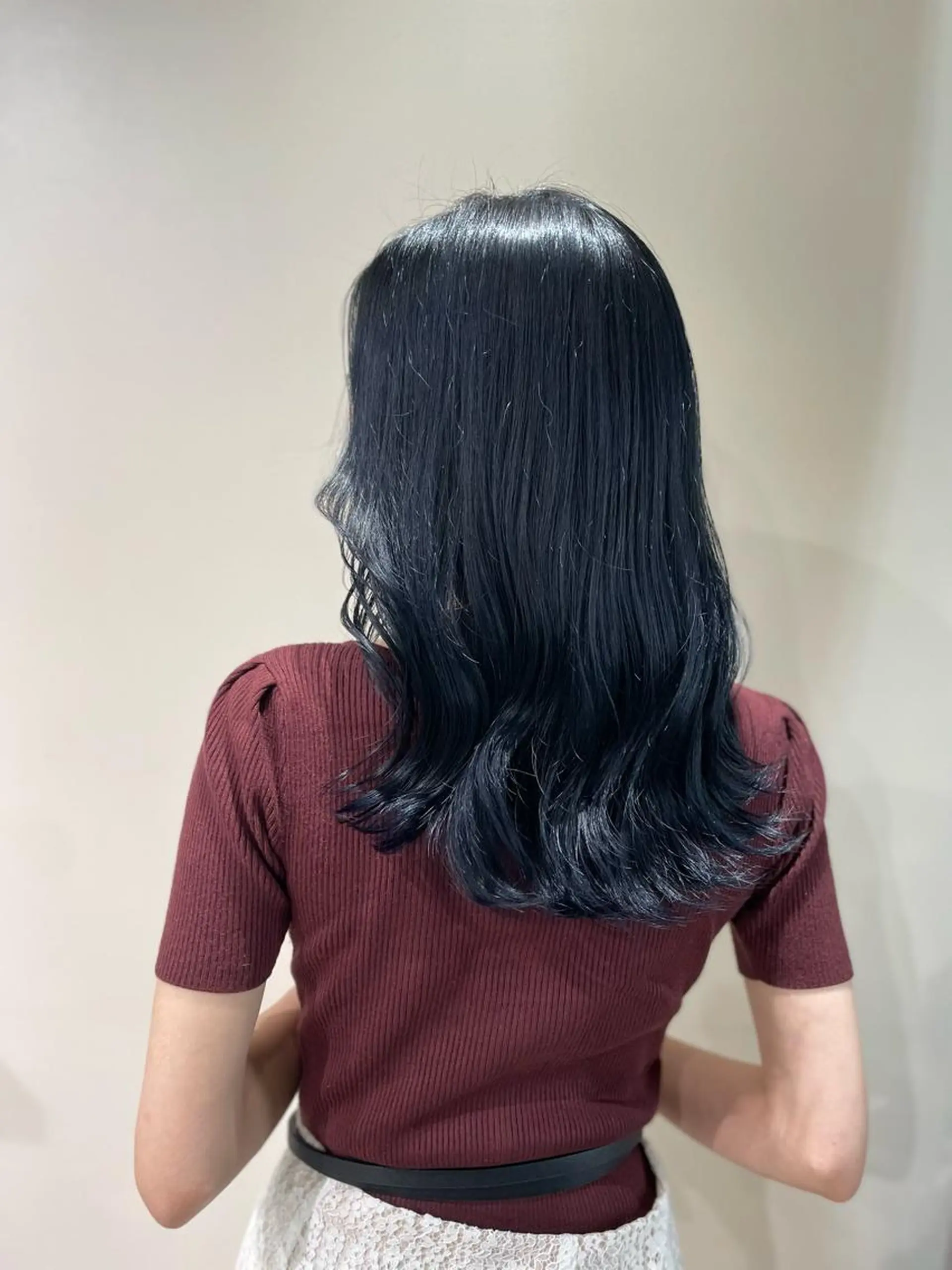 ミディアム カラー 黒髪 ブルーカラー ブルーブラック 🦋美髪／エクステ 🦋アベイクミのヘアスタイル