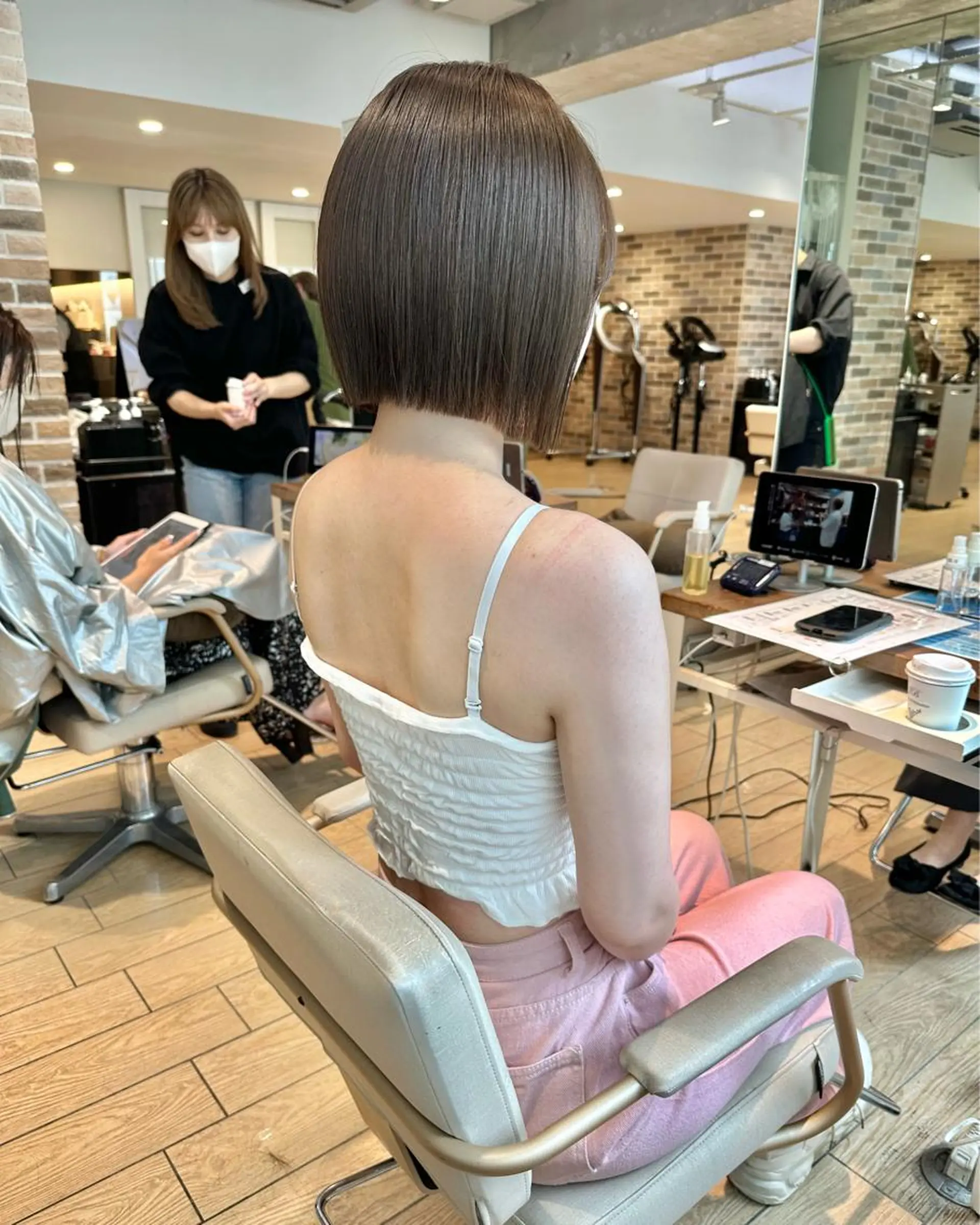 ミディアム 切りっぱなしボブ ショートボブ ボブ くびれヘア タンバルモリ カット ヘアカラー トリートメント 市原 大翼のヘアスタイル