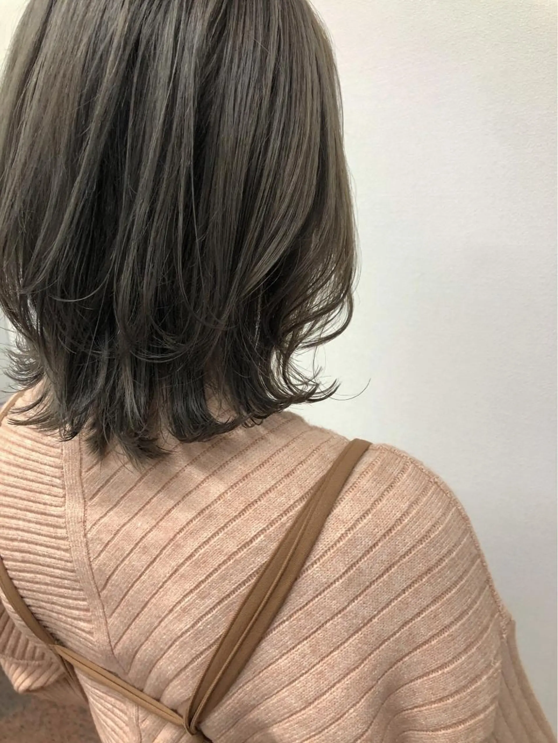 ミディアム カラー ヘアアレンジ ミストバング ブリーチ ケアブリーチ 透明感カラー デザインカラー maoブリーチ無し 似合わせカラーのヘアスタイル