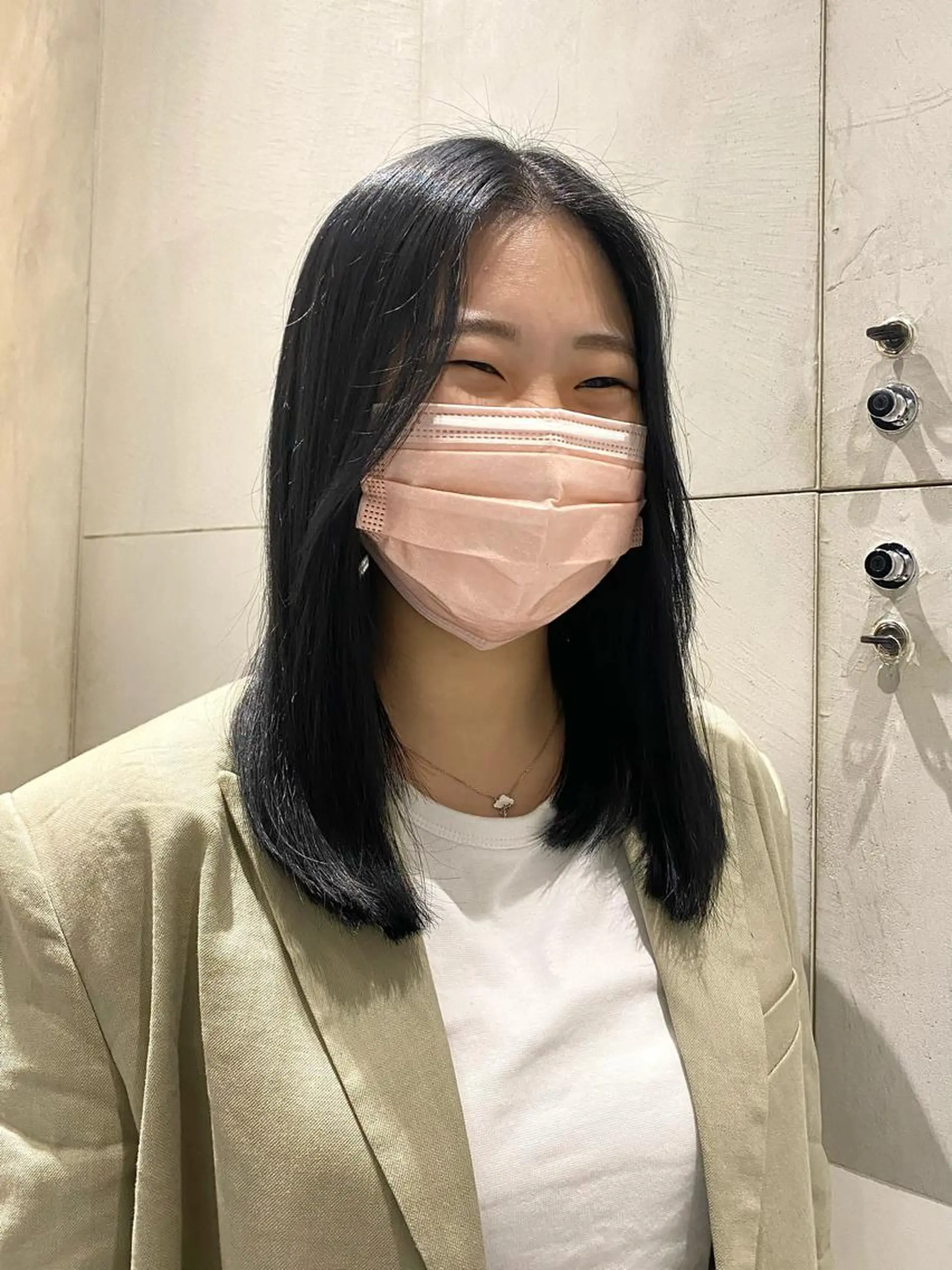 セミロング カラー 艶感/ナチュラル 🩵amiのヘアスタイル