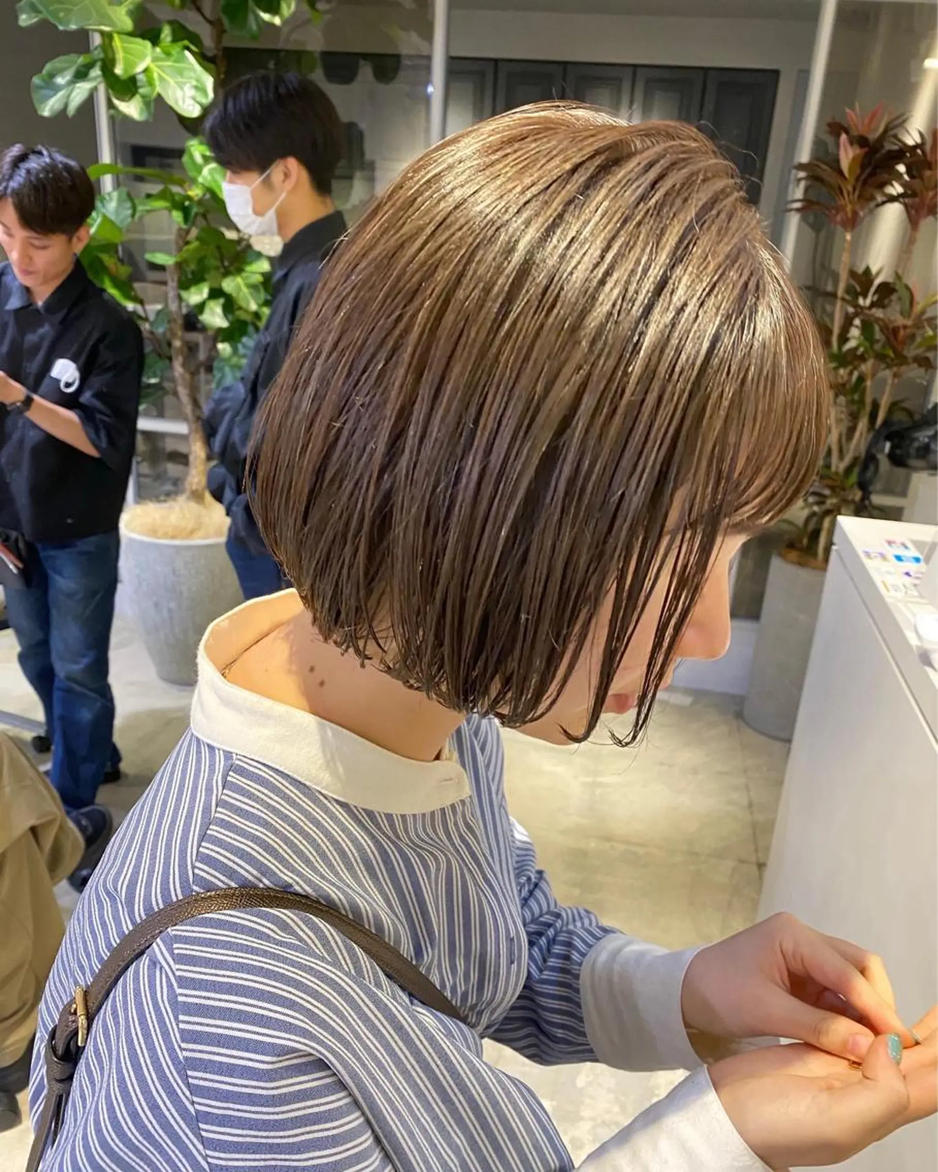 ショート カラー ベージュカラー ブリーチ 透明感カラー ハイライトカラー ハイライト 【骨格診断カット】 .のヘアスタイル