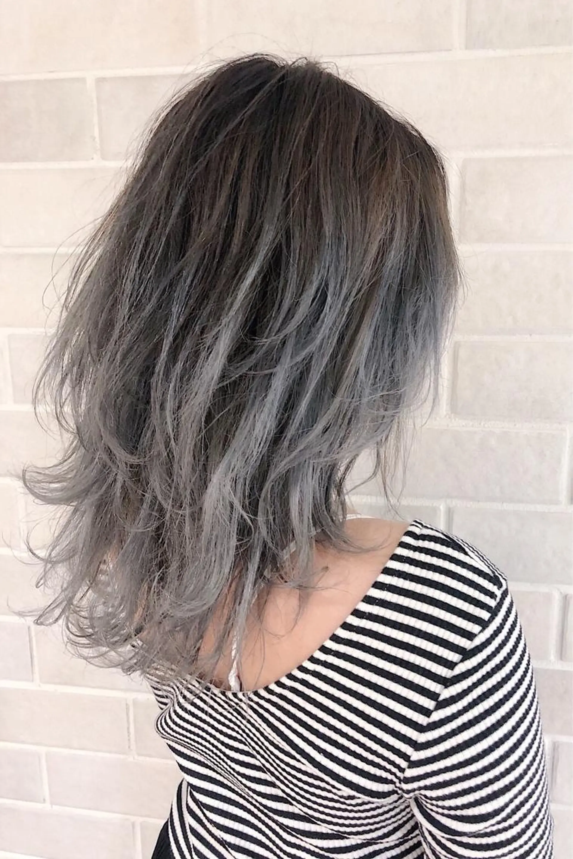 ミディアム カラー バレイヤージュ シルバー レイヤーカット ブリーチ指名 NO1🌈SAKIのヘアスタイル