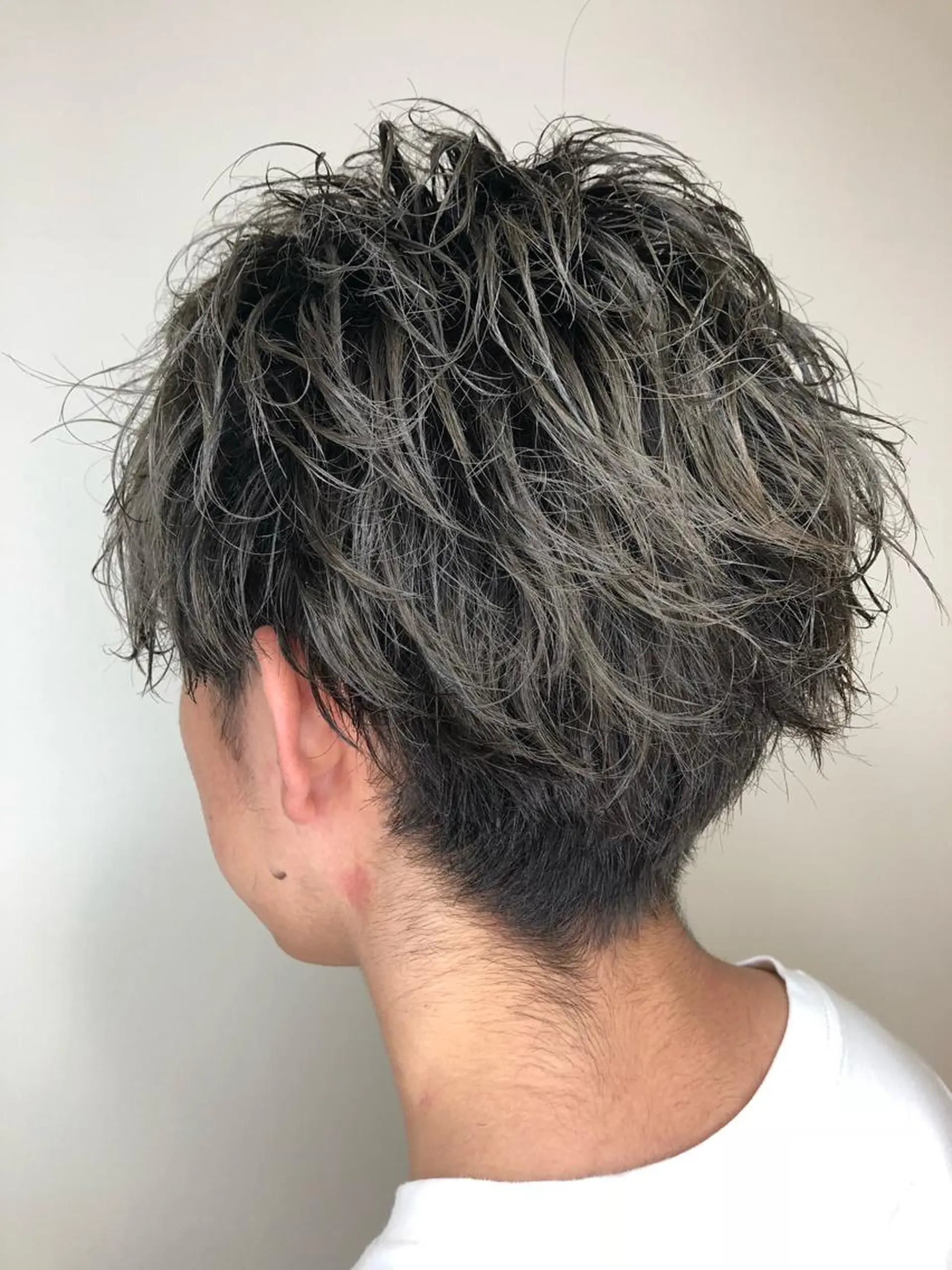 ショート カラー メンズ メンズヘア特化 崎田 成人のヘアスタイル