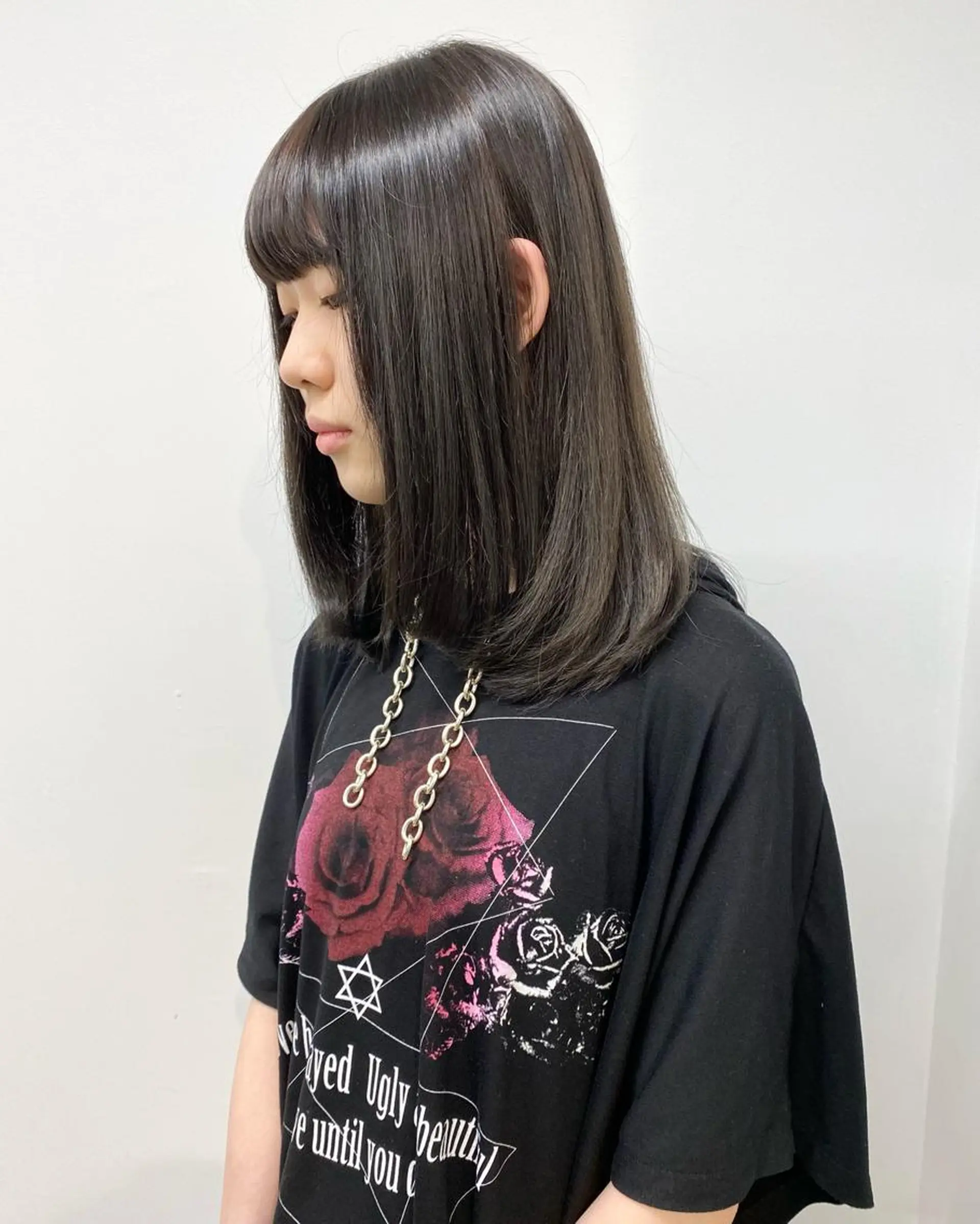 セミロング カラー グレージュ ハイライトカラー ハイトーンカラー イルミナカラー インナーカラー カット ヘアカラー 艶カラー YOSHIMURAのヘアスタイル