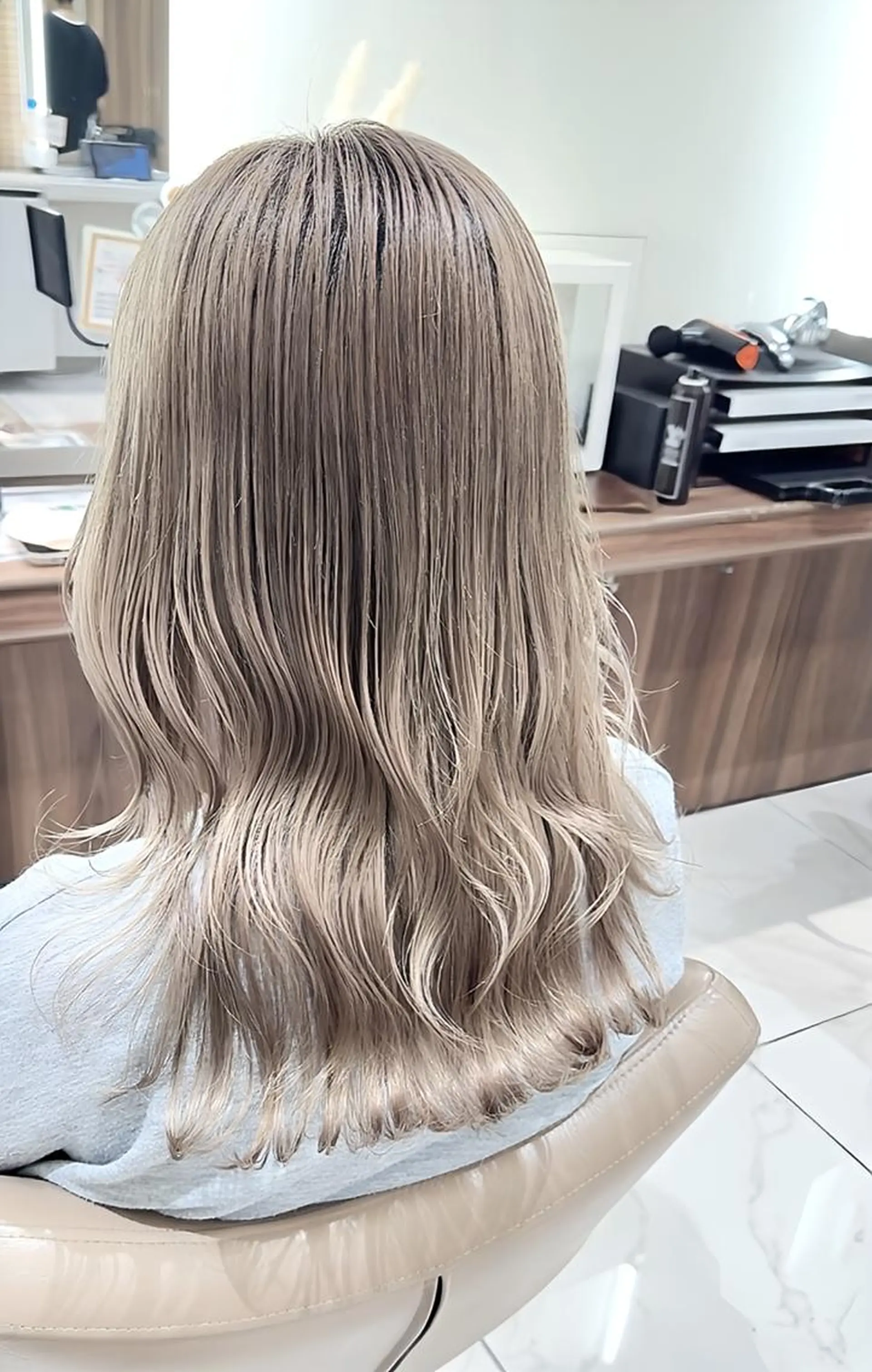 セミロング カラー ブリーチ 髪質改善 ヘアカラー 渡邊楓果／髪質改善 ブリーチ/カラーのヘアスタイル