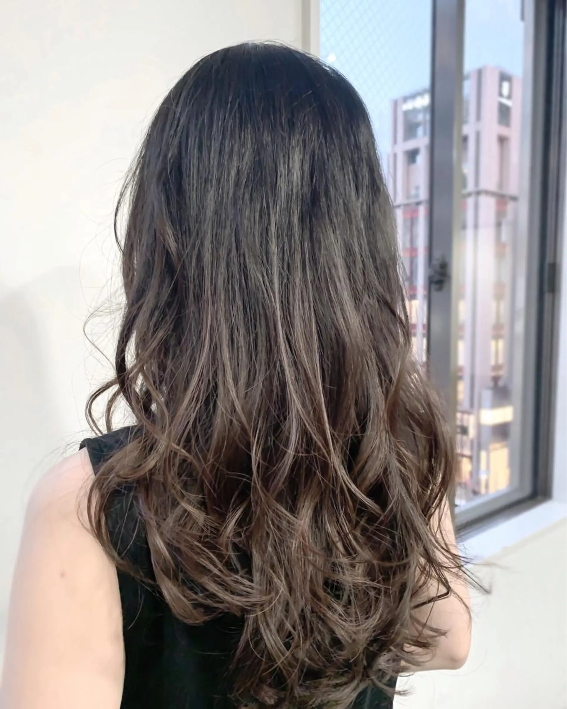 セミロング カラー 似合わせカット カット ヘアカラー トリートメント 20代半ば上質なへア ケア 髪質改善 大西のヘアスタイル