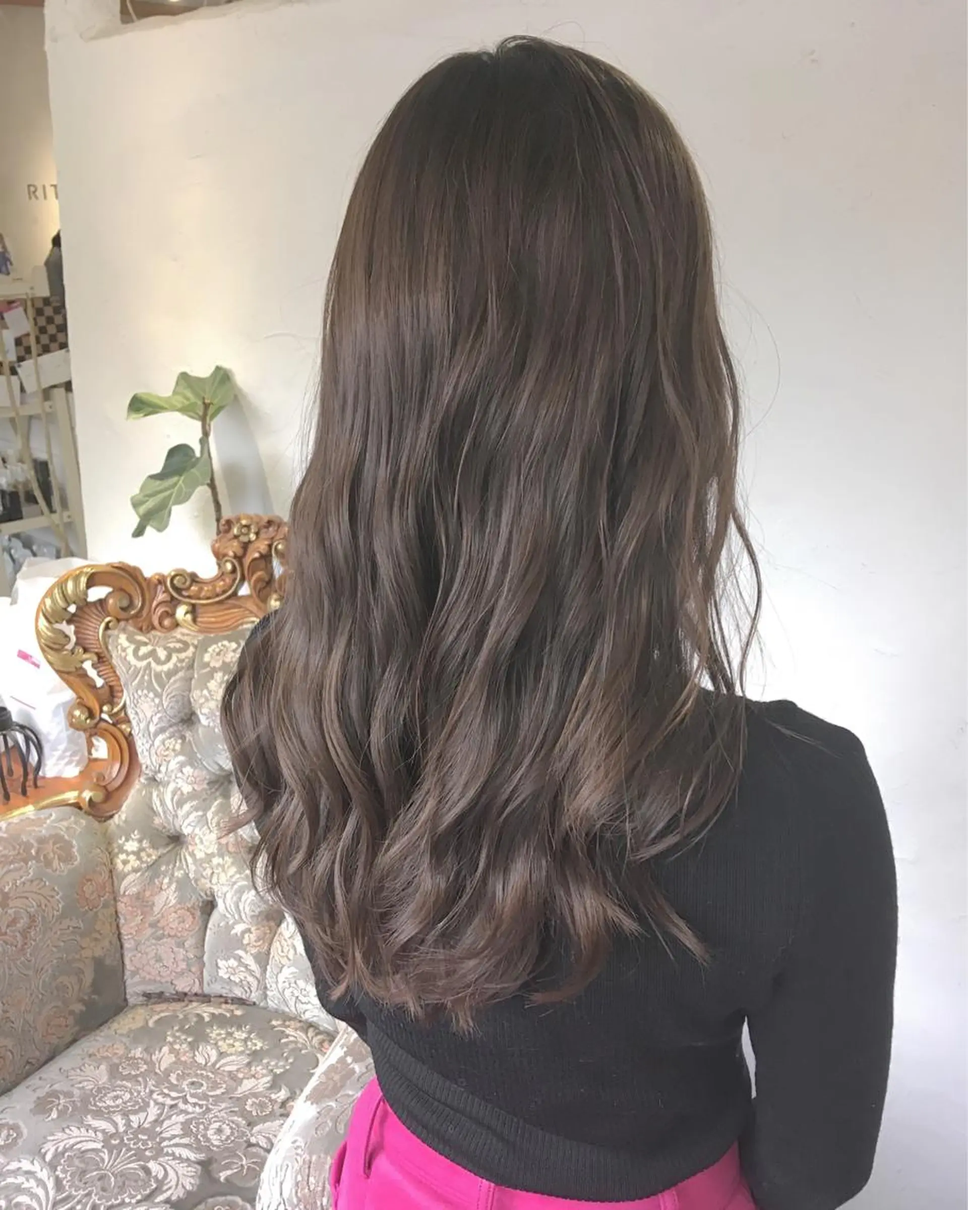 ロング カラー パーマ ヘアアレンジ アッシュ ベージュカラー エグチ アキラのヘアスタイル