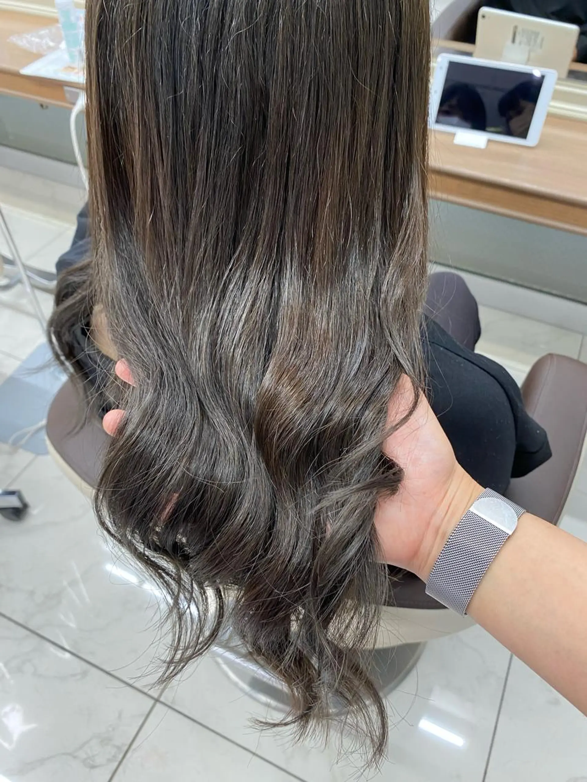 セミロング カラー グレージュ 西山梨々【12/1〜 産休を頂きます🎀】のヘアスタイル