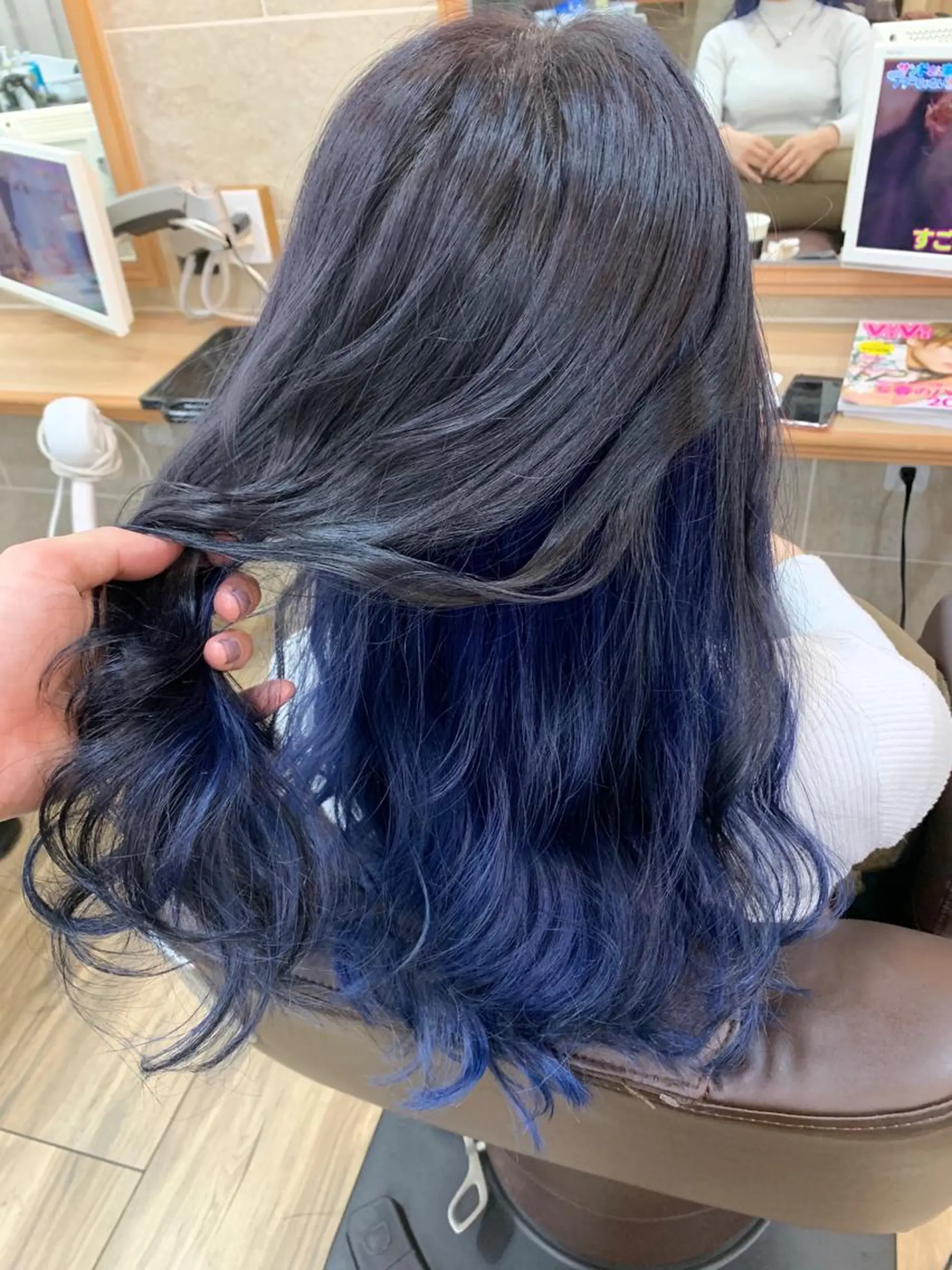 セミロング カラー ブルーカラー ネイビーカラー 平尾 拓也のヘアスタイル