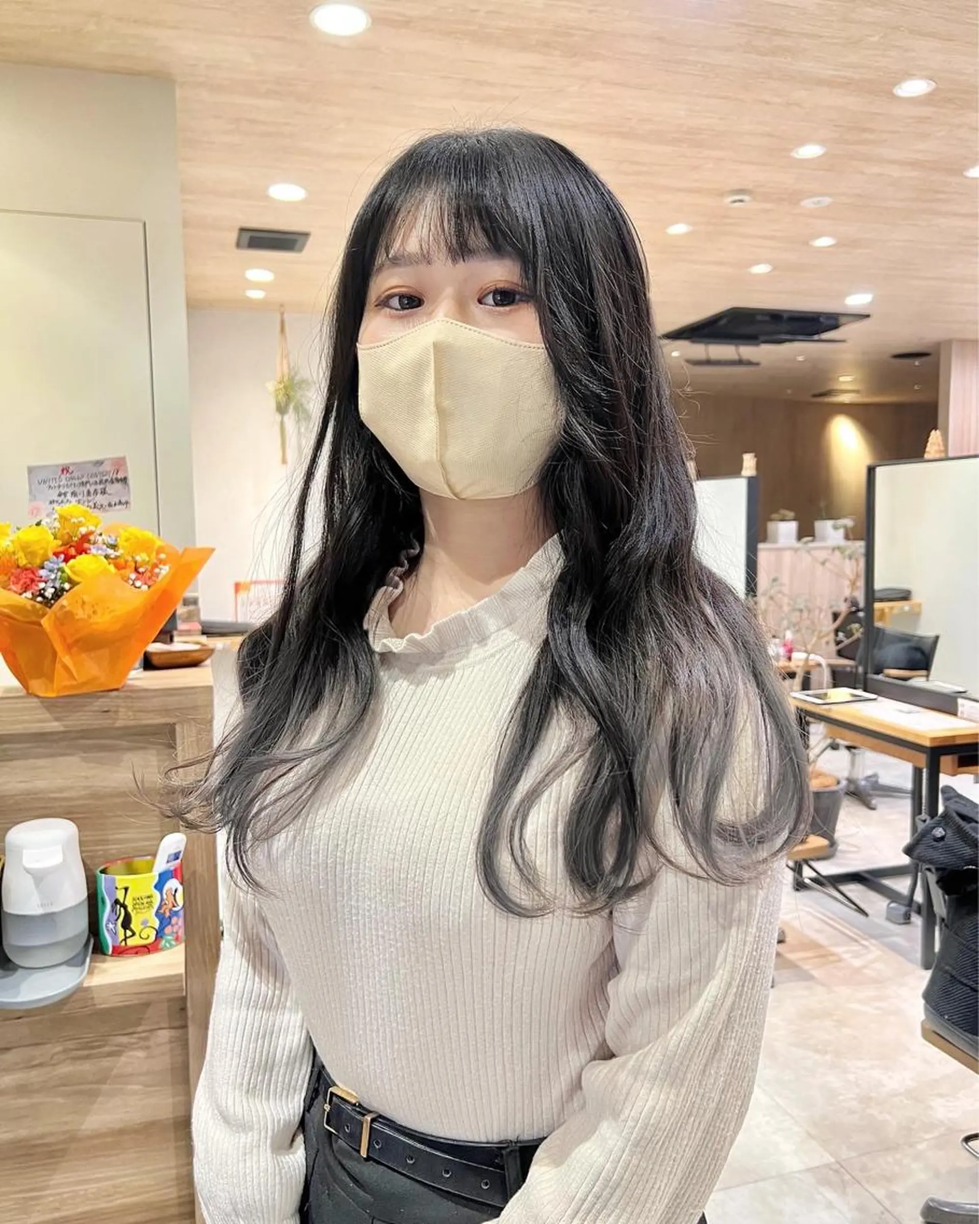 セミロング カラー グラデーションカラー シルバー Oasisgarden所属・レイヤー/ブリーチ MOMOのヘアスタイル