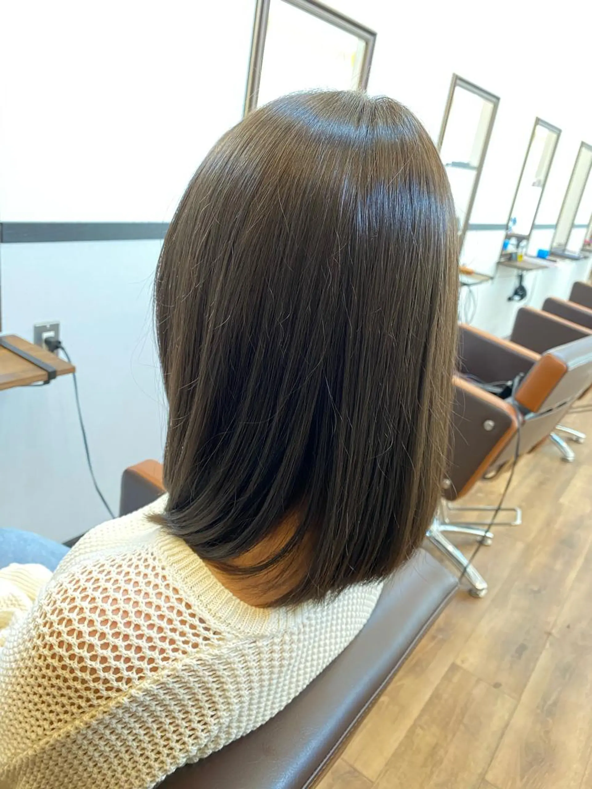 ミディアム アッシュ カット ヘアカラー トリートメント KAITOH ATSUSHIのヘアスタイル